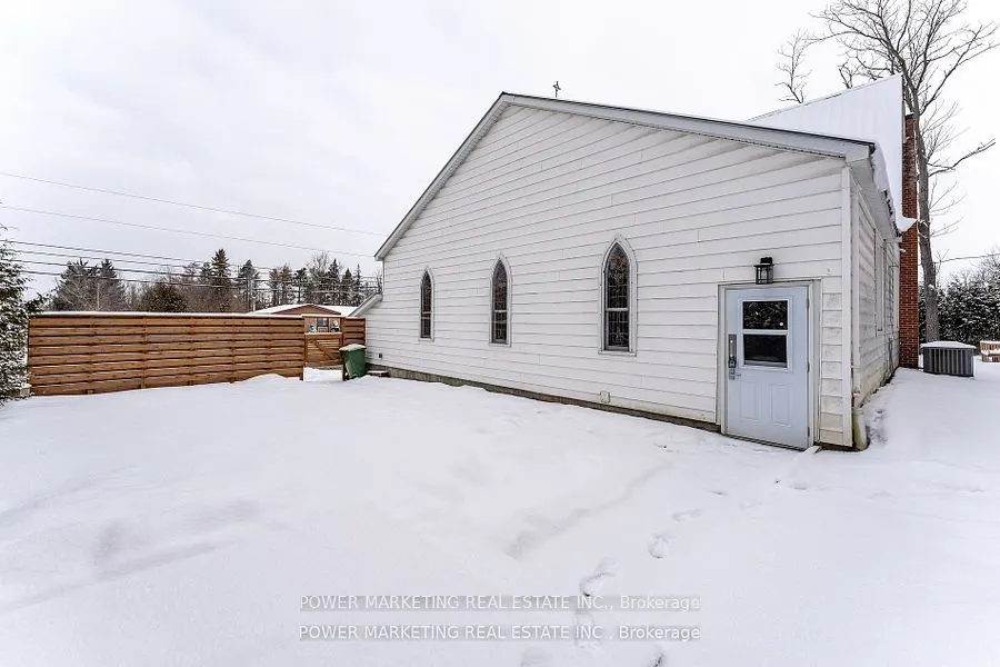 2476 Old Montreal Road