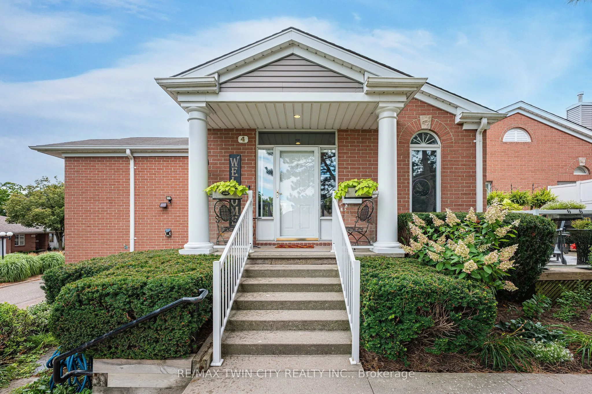 341 George Street N, #4