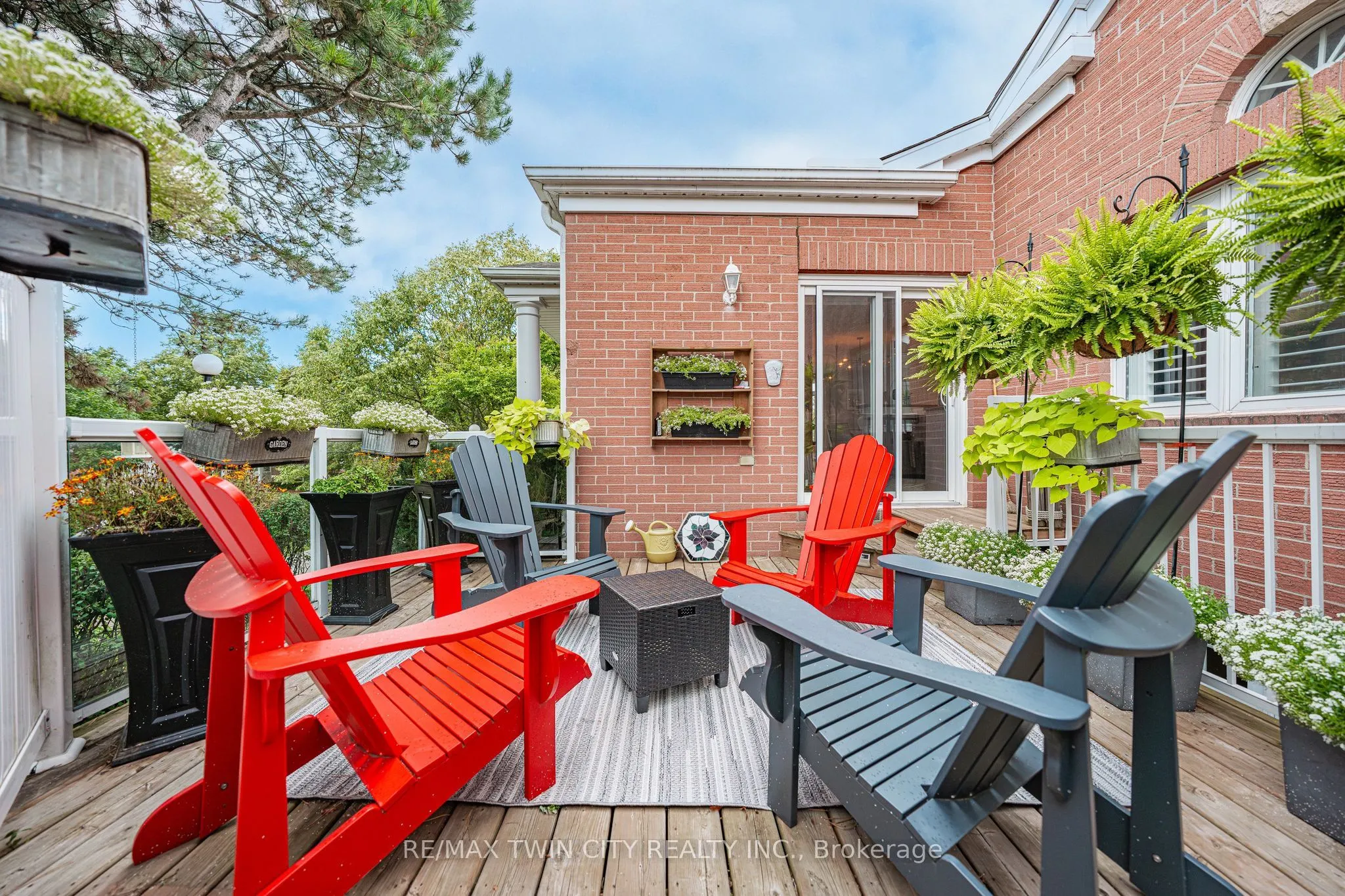 341 George Street N, #4