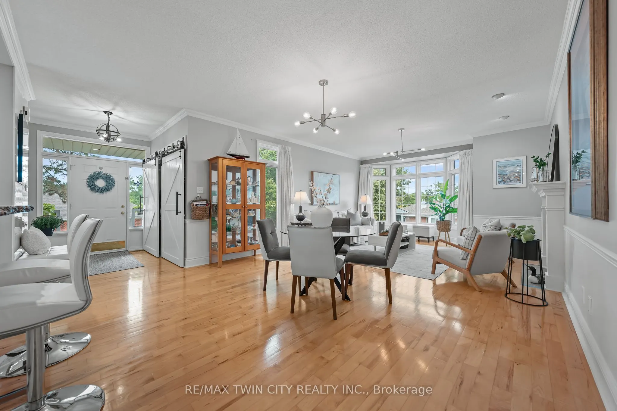 341 George Street N, #4