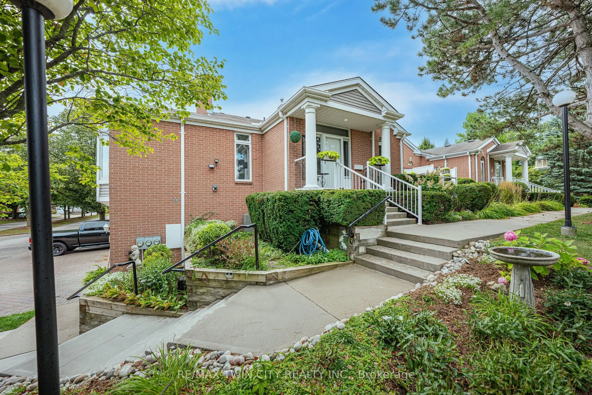341 George Street N, #4