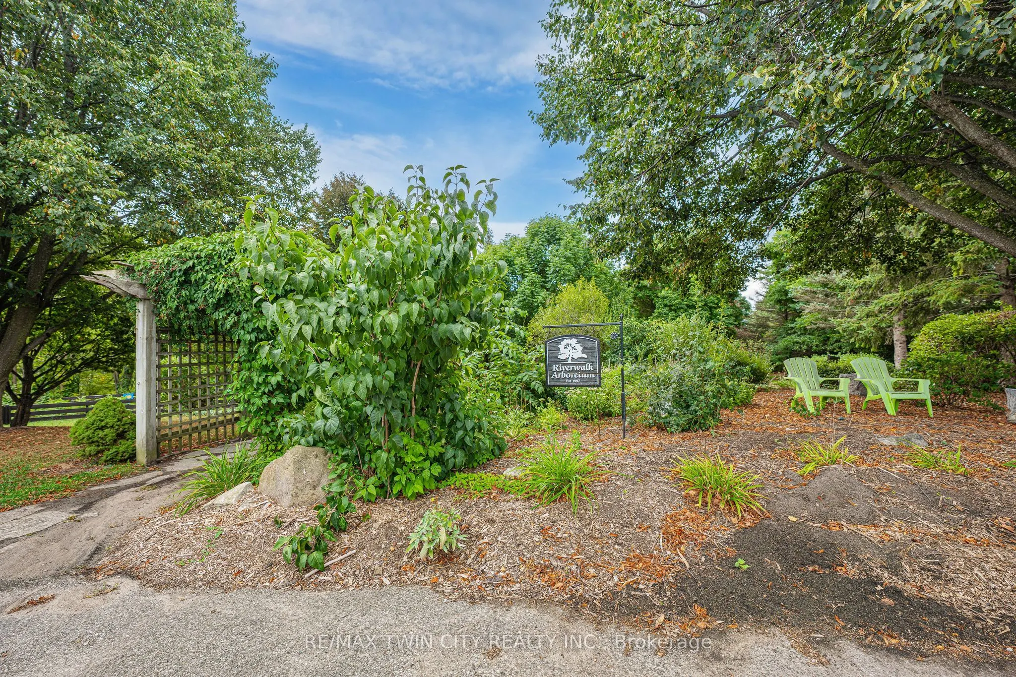 341 George Street N, #4