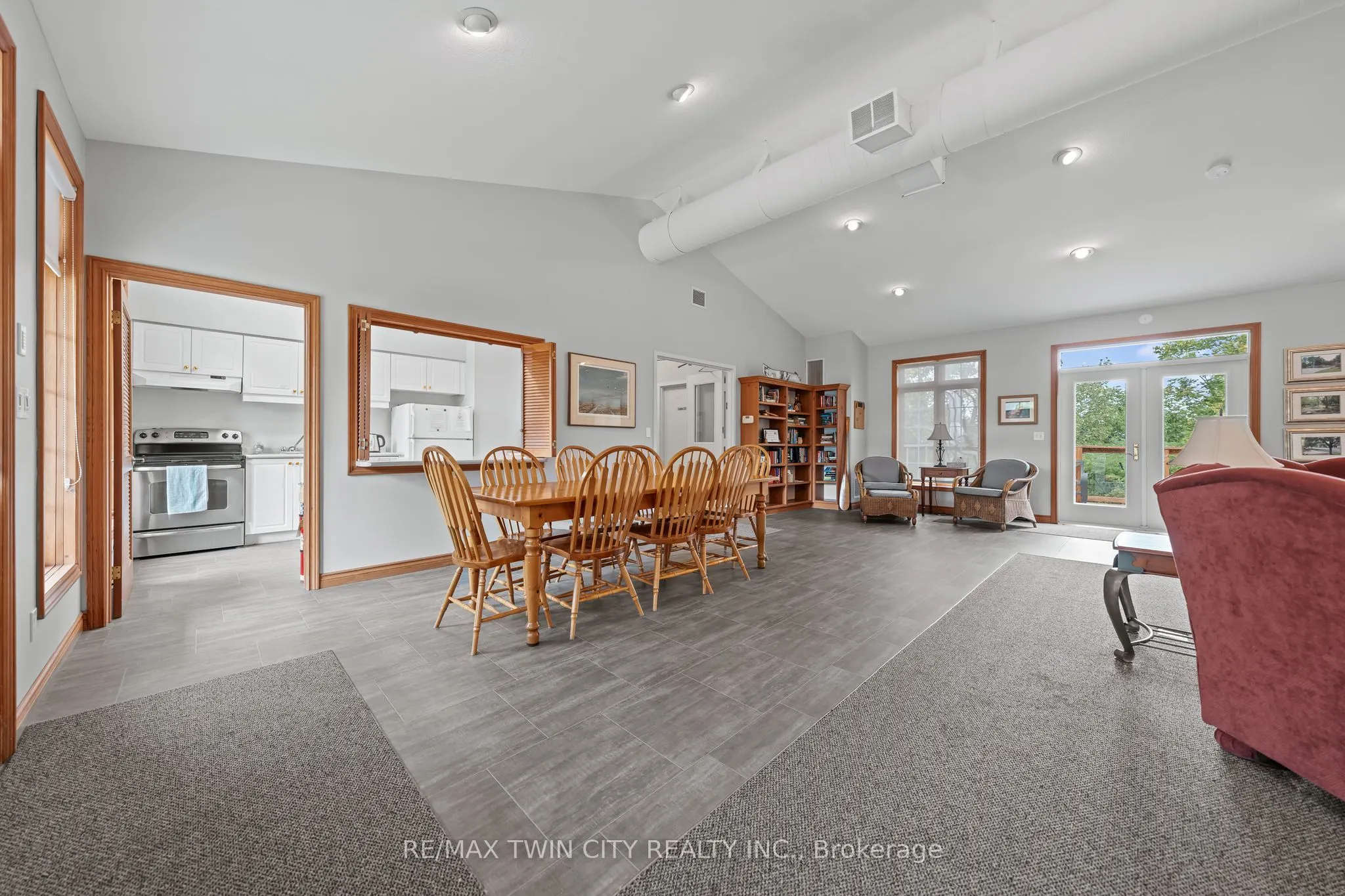 341 George Street N, #4