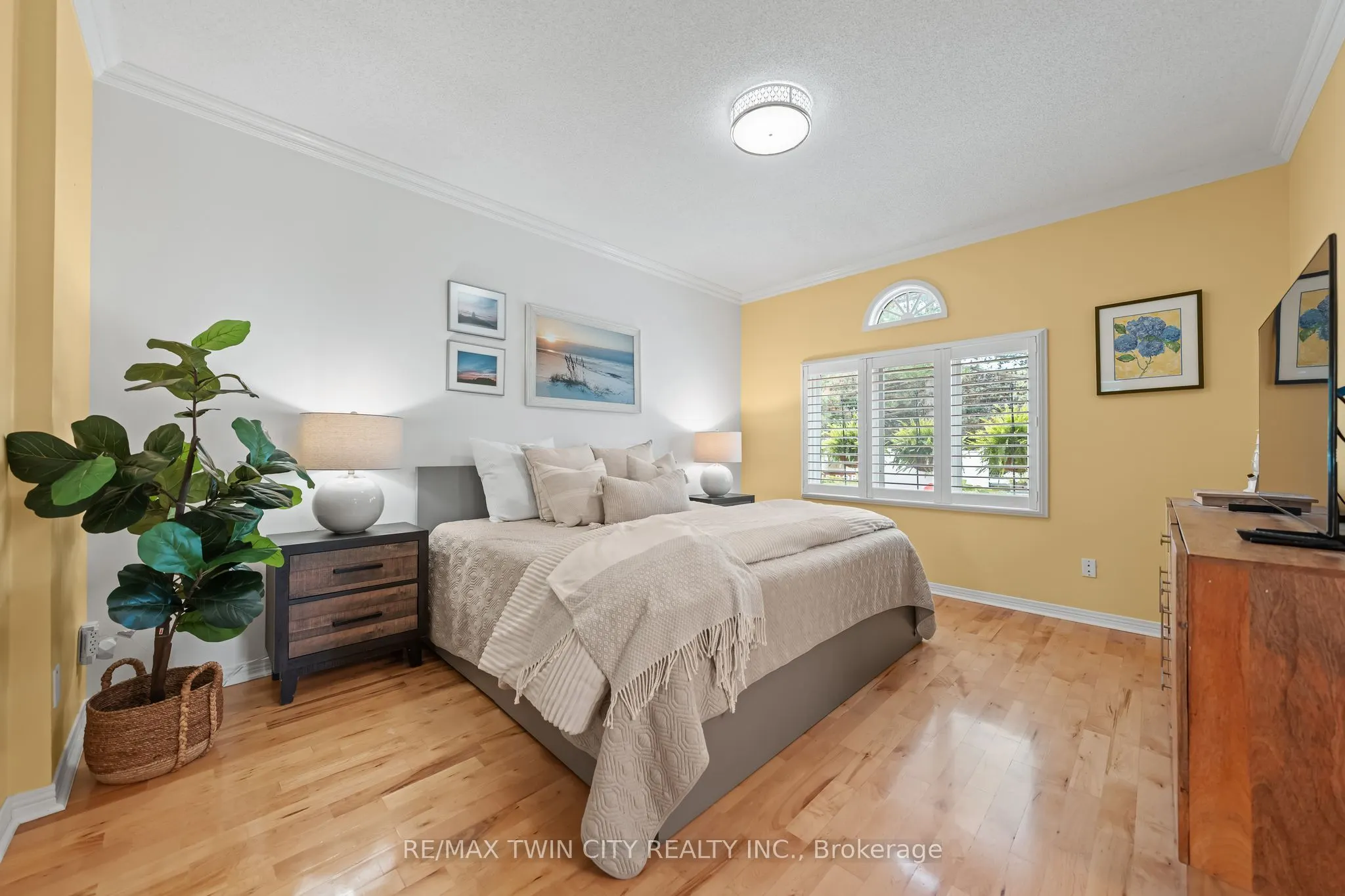 341 George Street N, #4