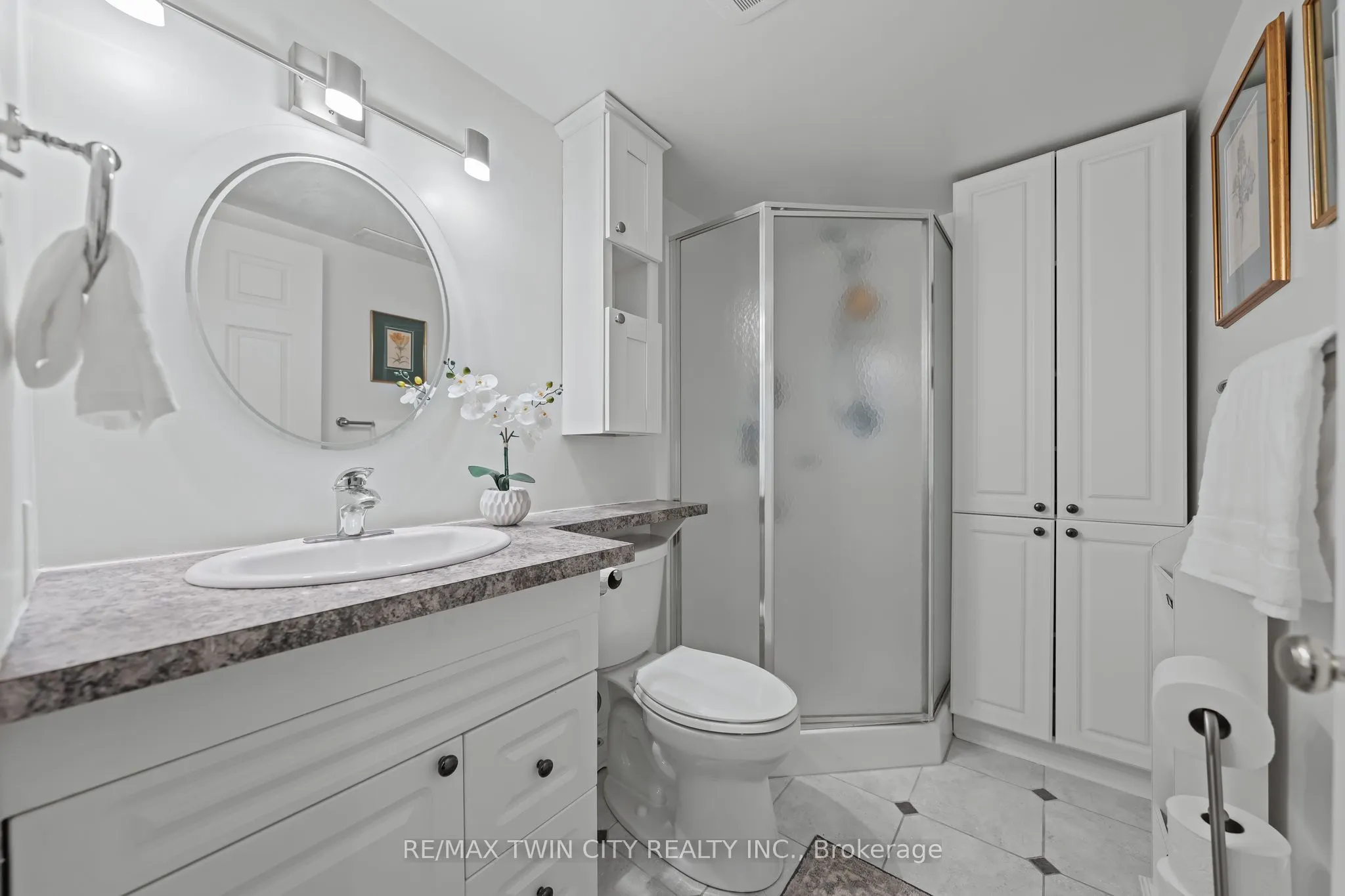 341 George Street N, #4