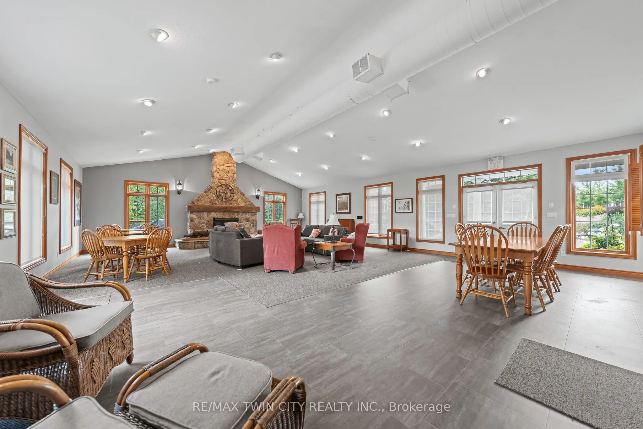 341 George Street N, #4