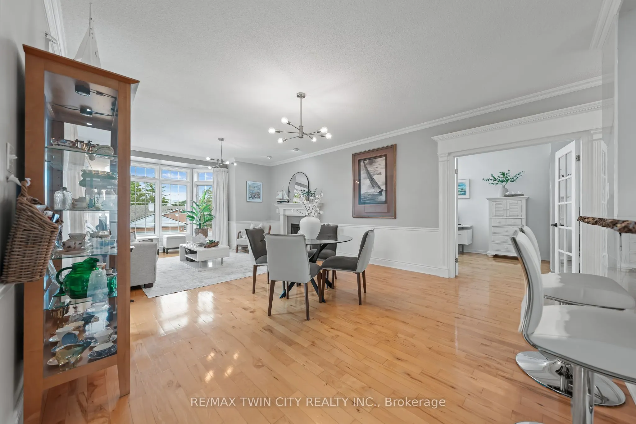 341 George Street N, #4