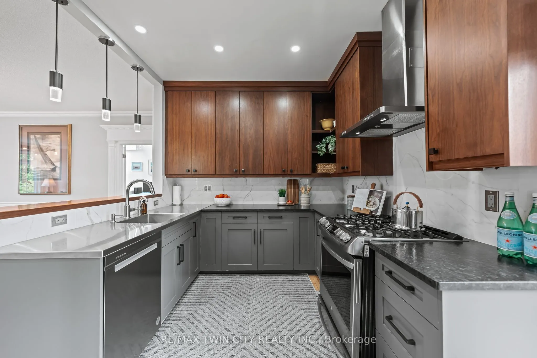341 George Street N, #4