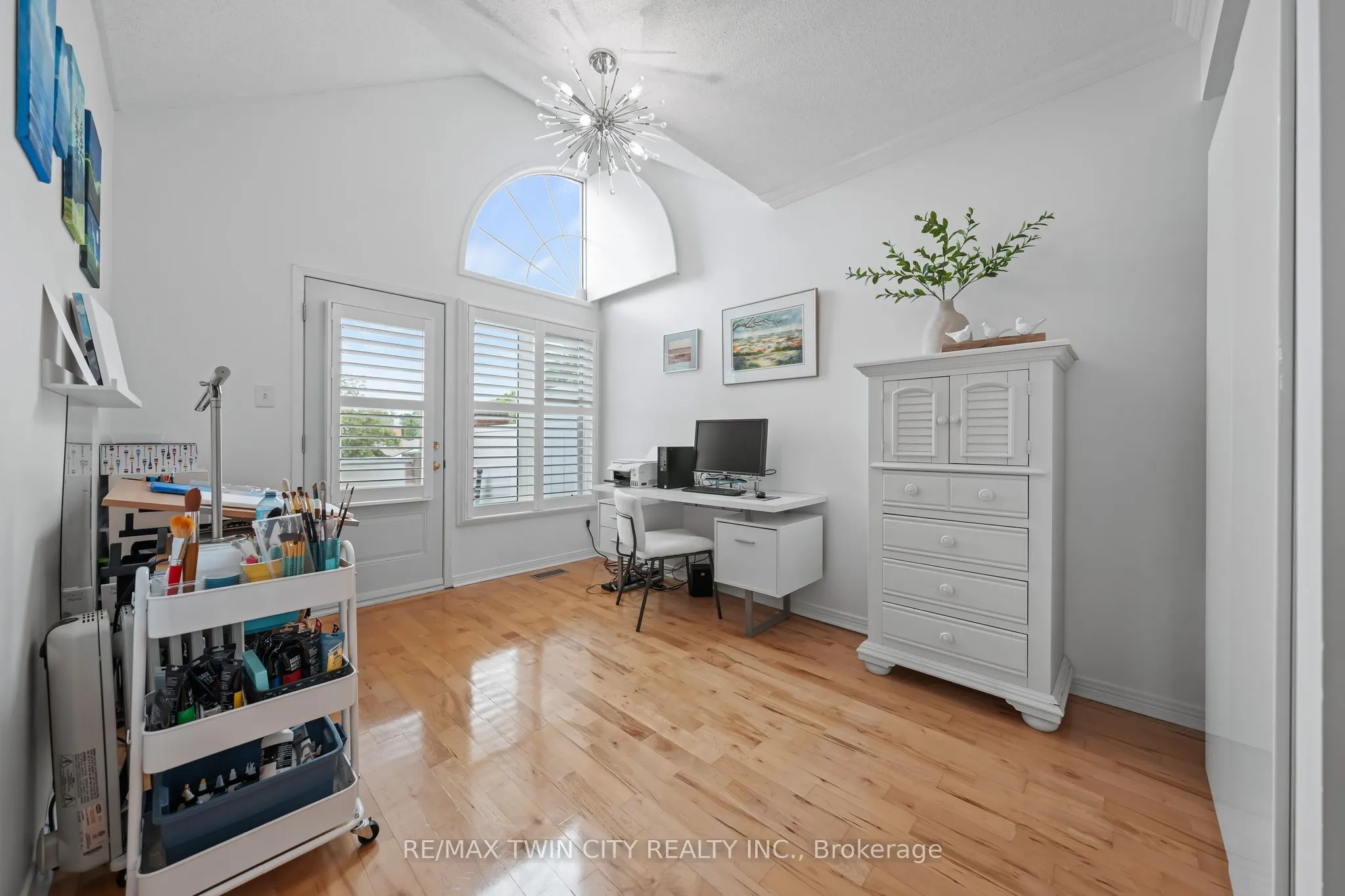 341 George Street N, #4