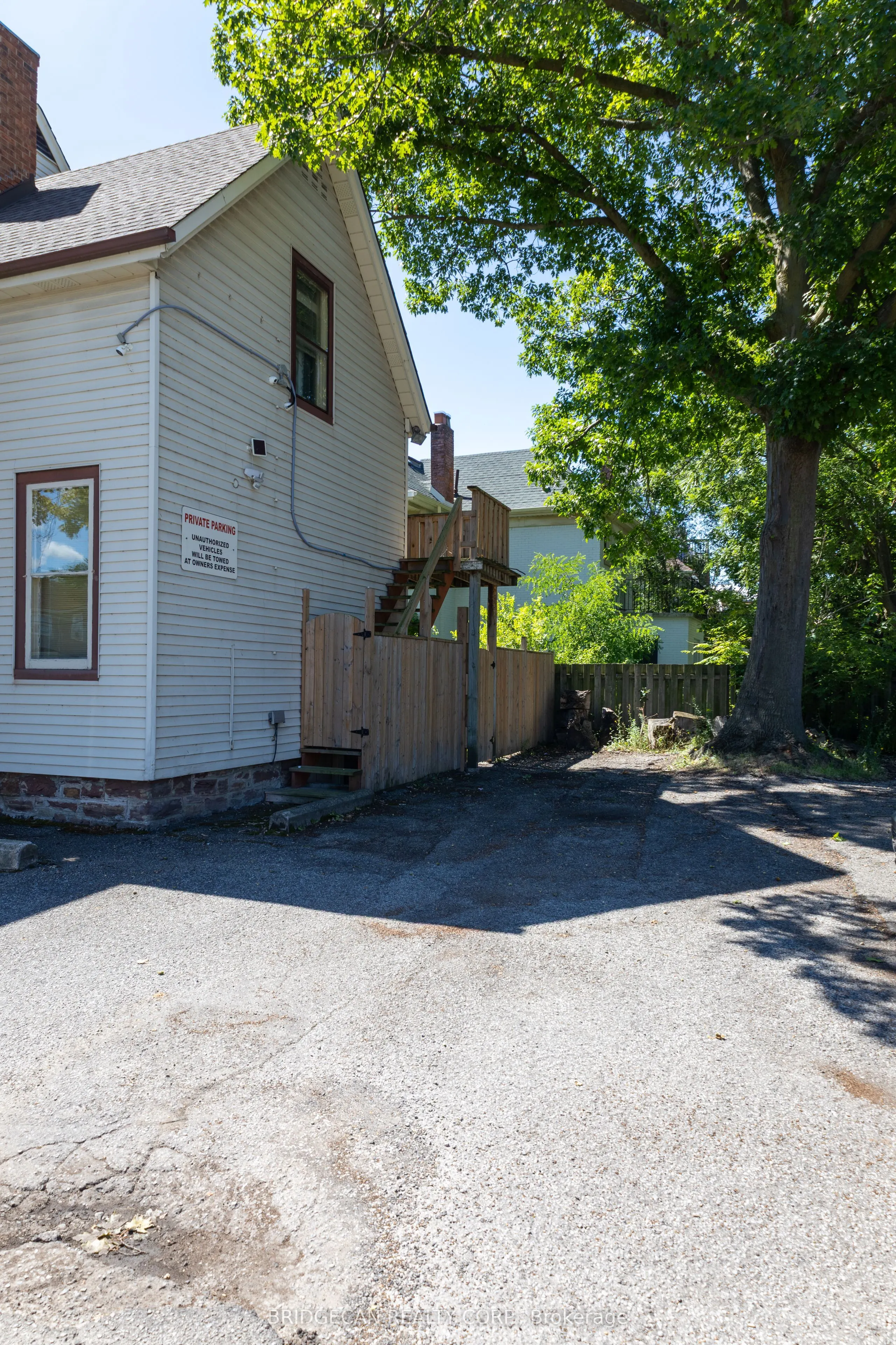 7 Welland Avenue
