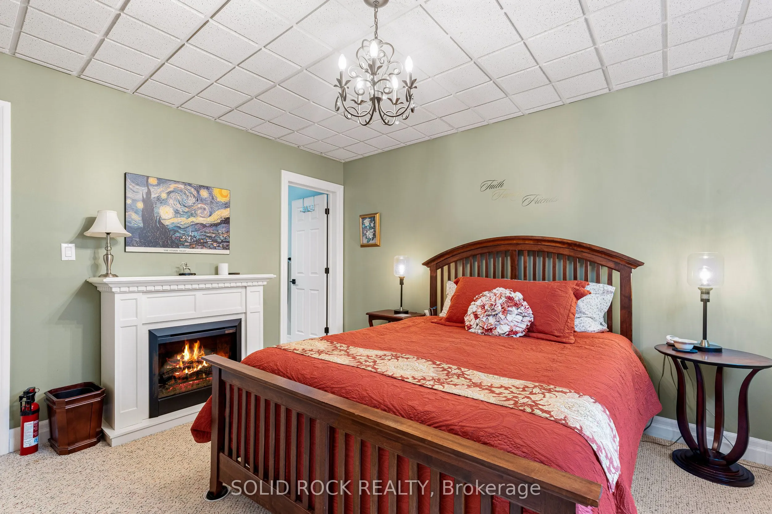 1021 Crestwood Drive
