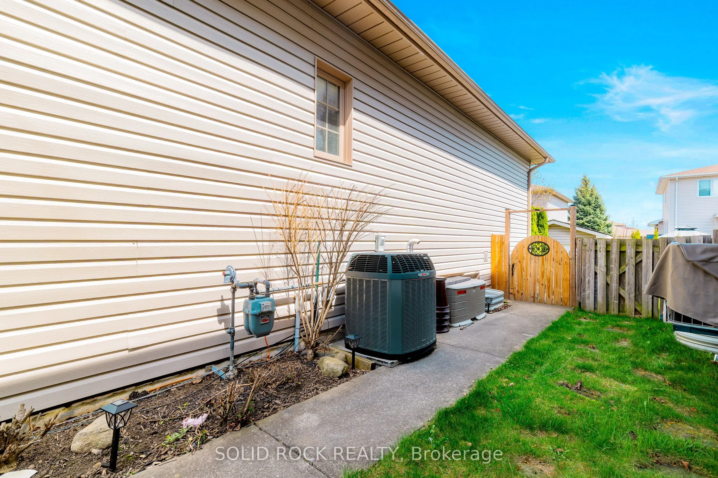 1021 Crestwood Drive