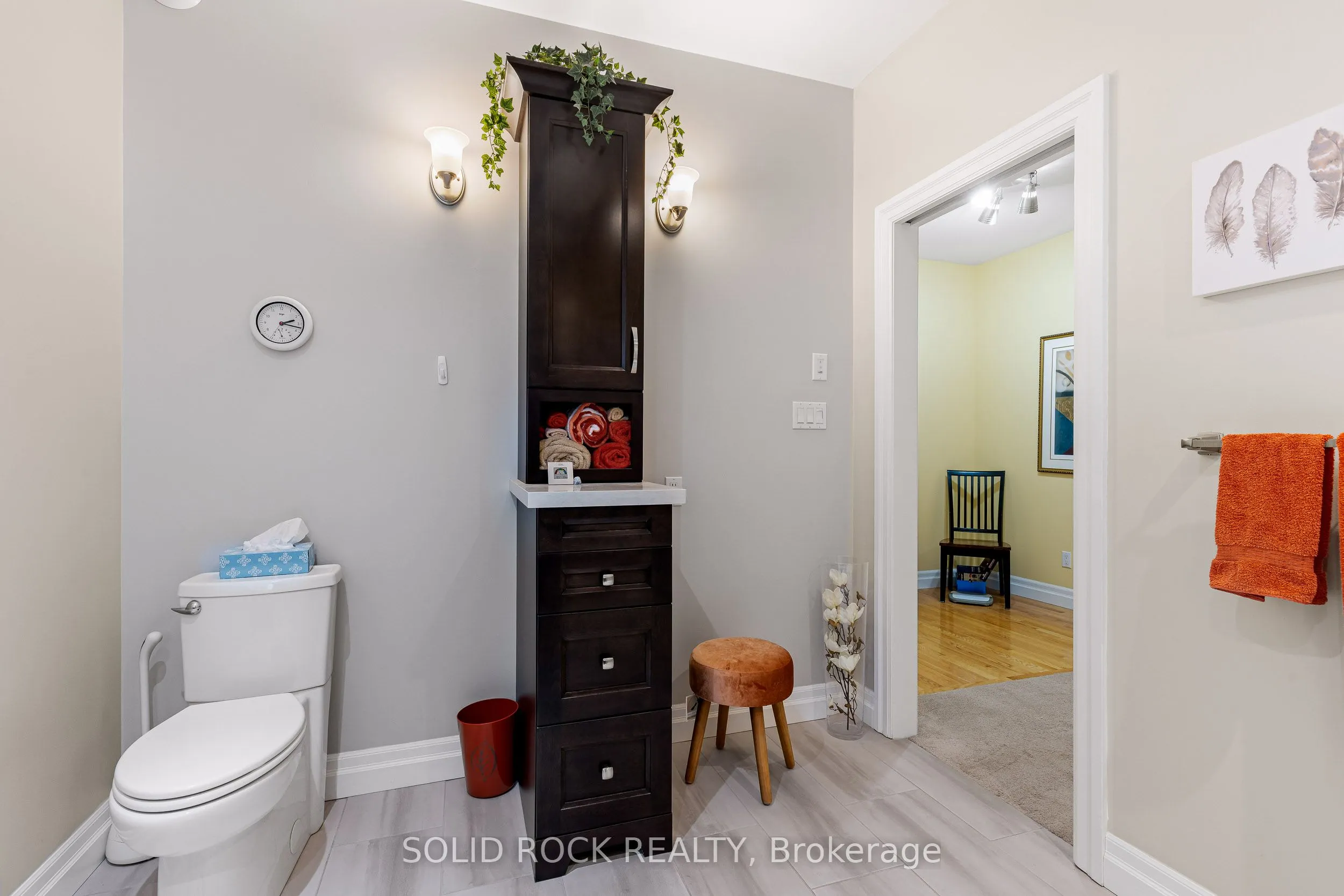 1021 Crestwood Drive