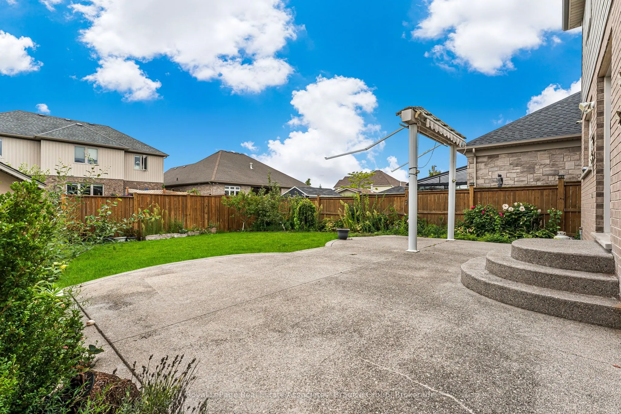 17 Trailwood Drive