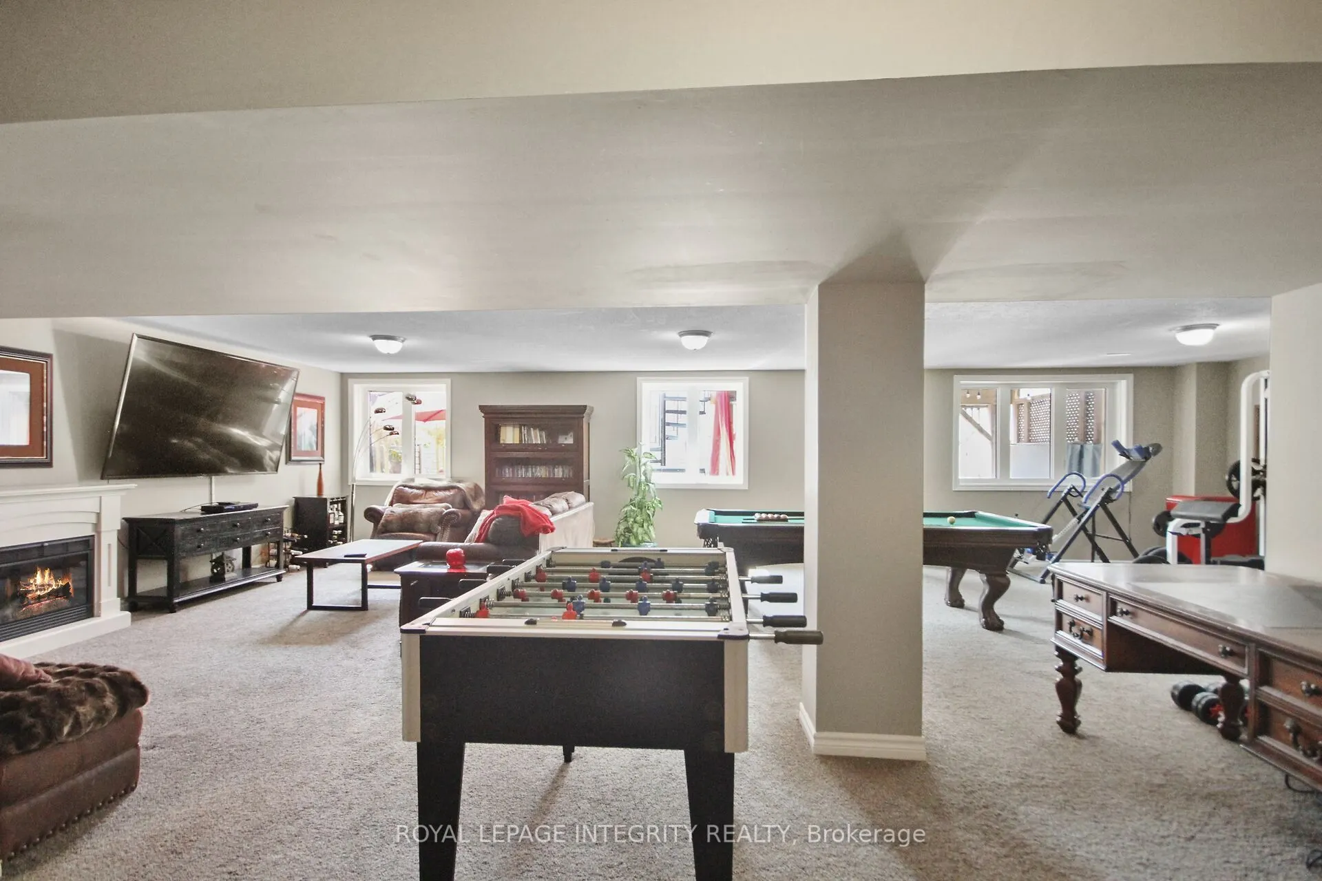 318 Everglade Way E