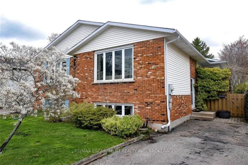 87 CHAPEL HILL Crescent, #LOWER