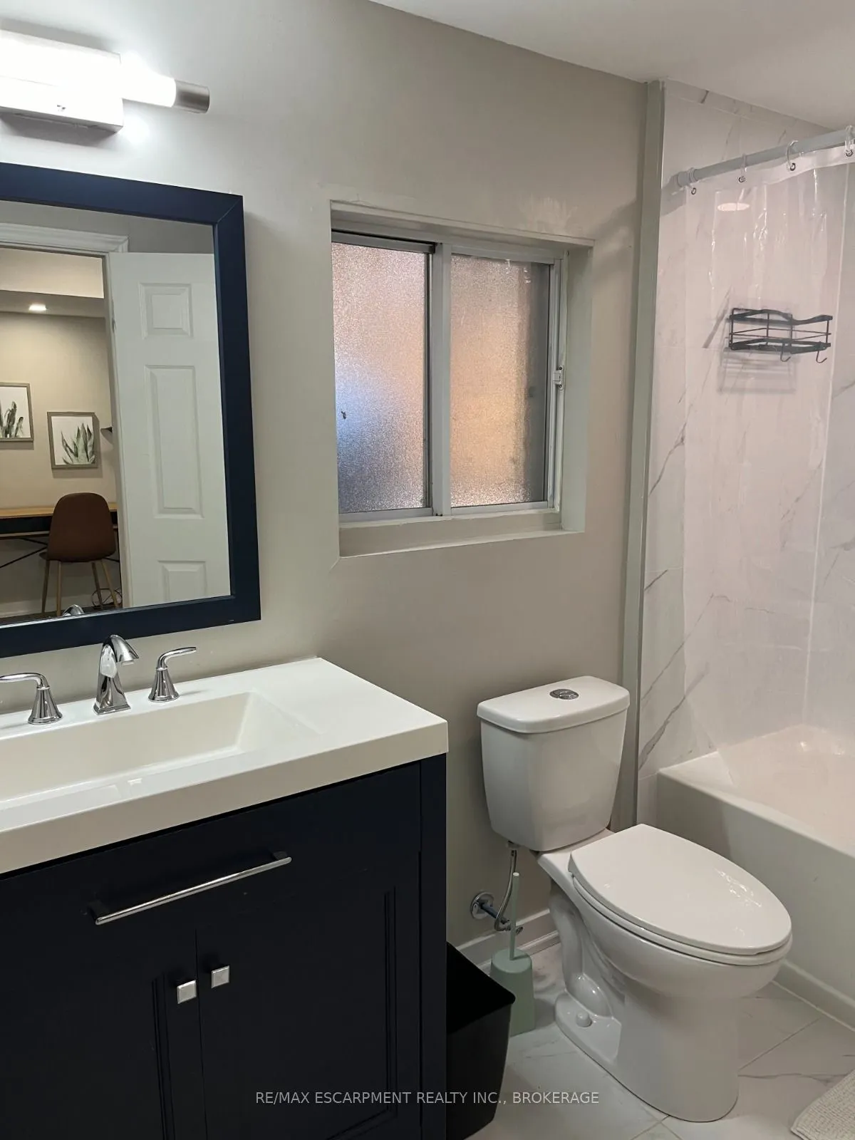 87 CHAPEL HILL Crescent, #LOWER