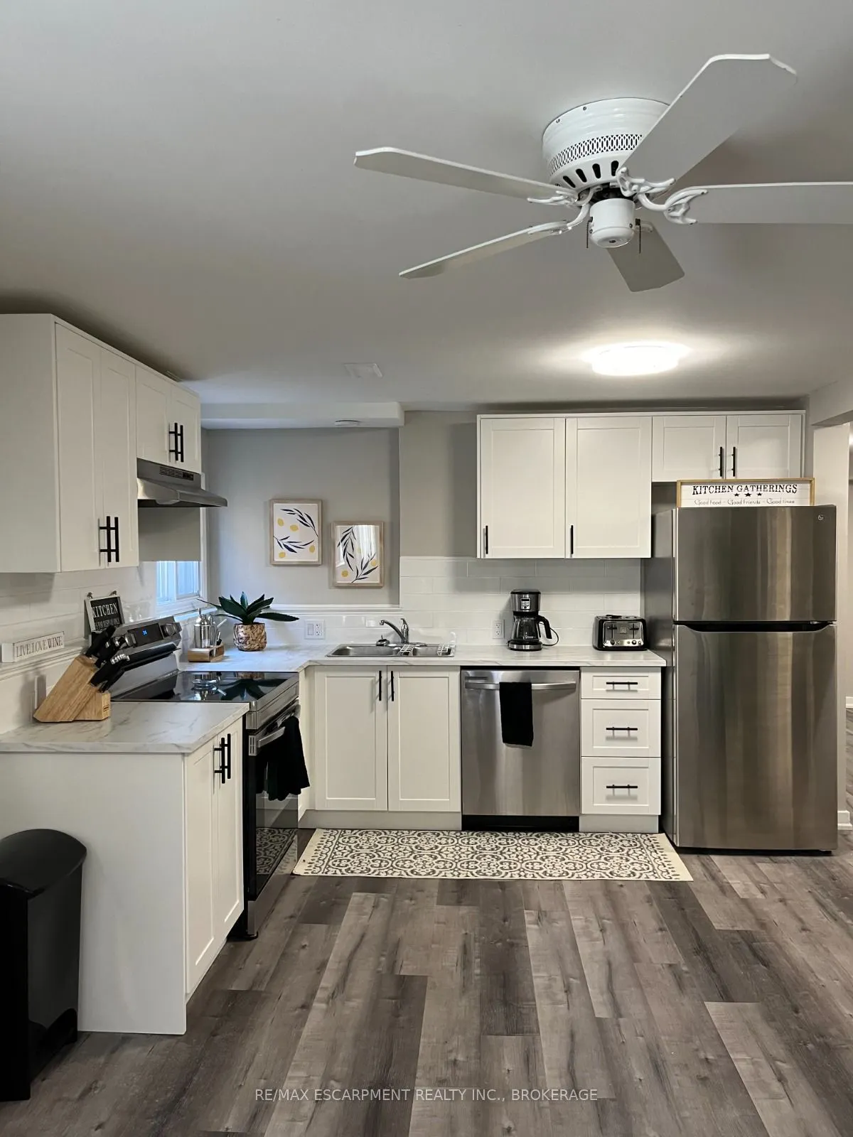 87 CHAPEL HILL Crescent, #LOWER