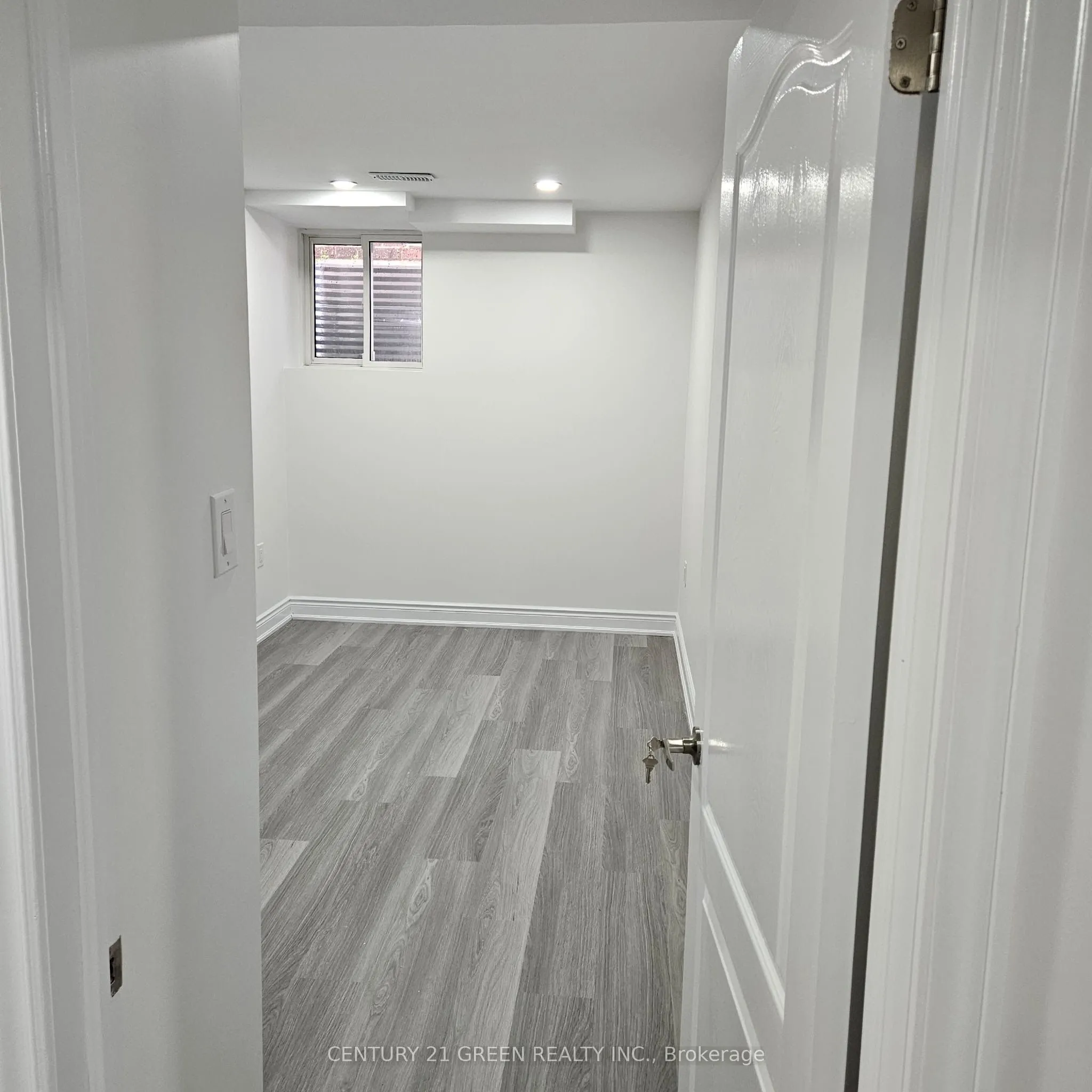 52 Queen Mary Boulevard, #Bsmt
