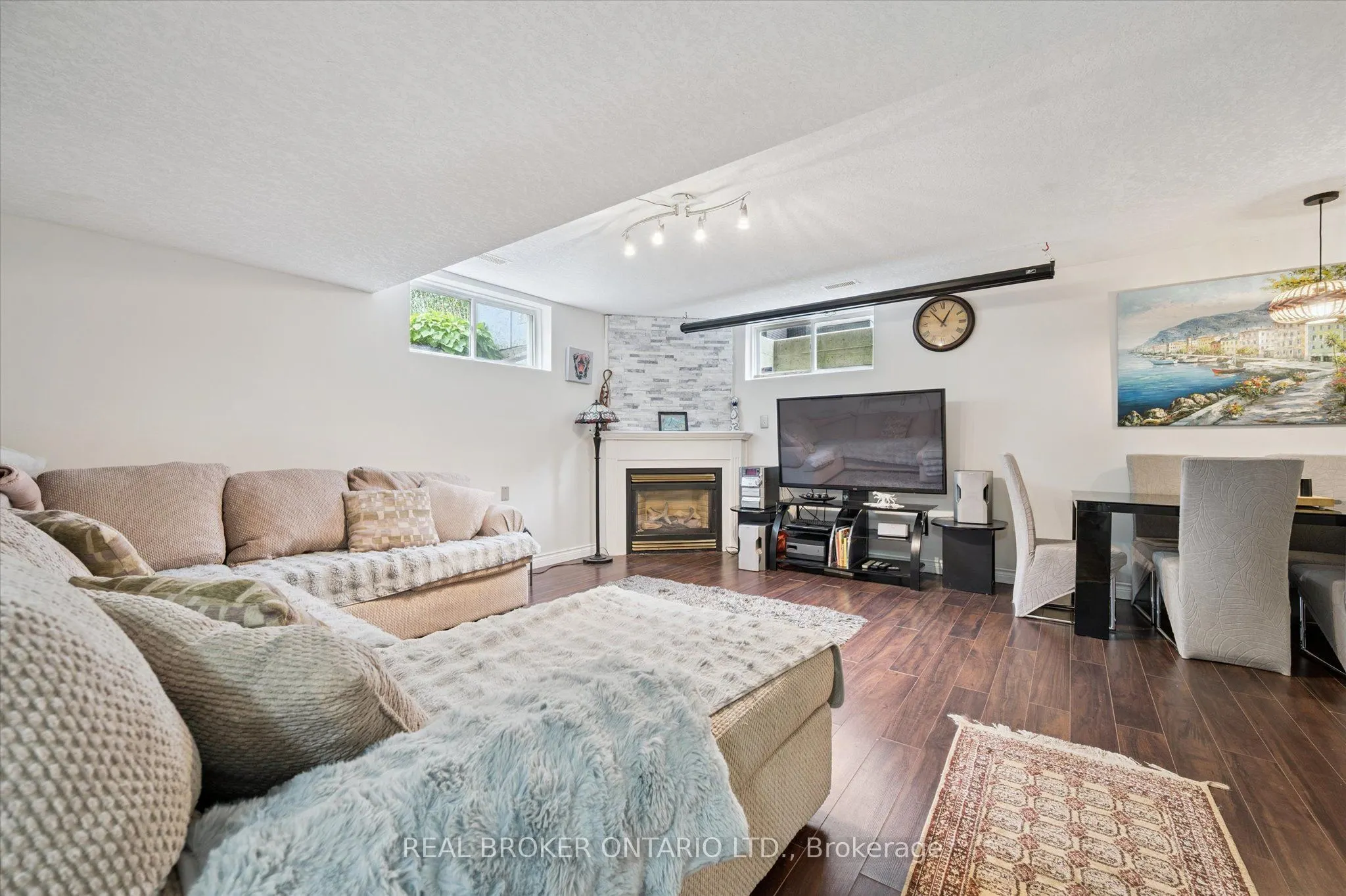 18 Pearwood Court