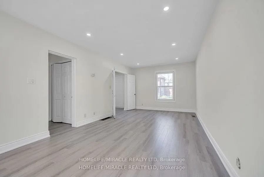 35 Bridge Street W