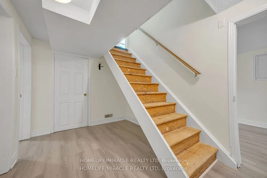 35 Bridge Street W