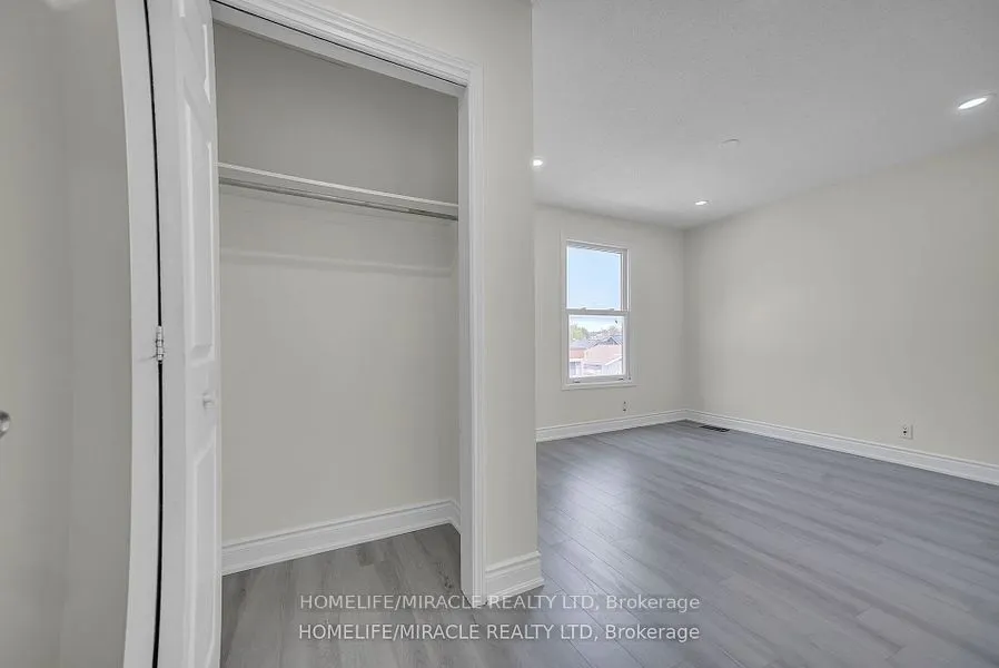 35 Bridge Street W