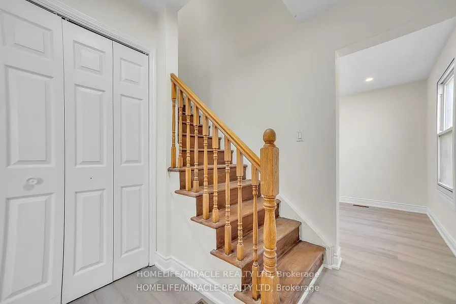 35 Bridge Street W