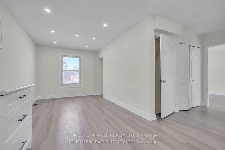 35 Bridge Street W
