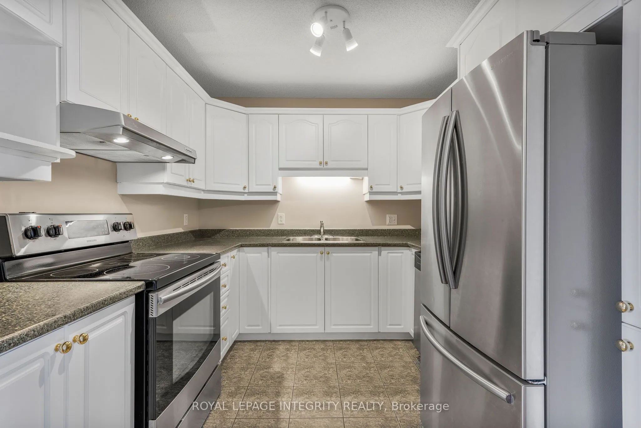 2923 Laurier Street, #403