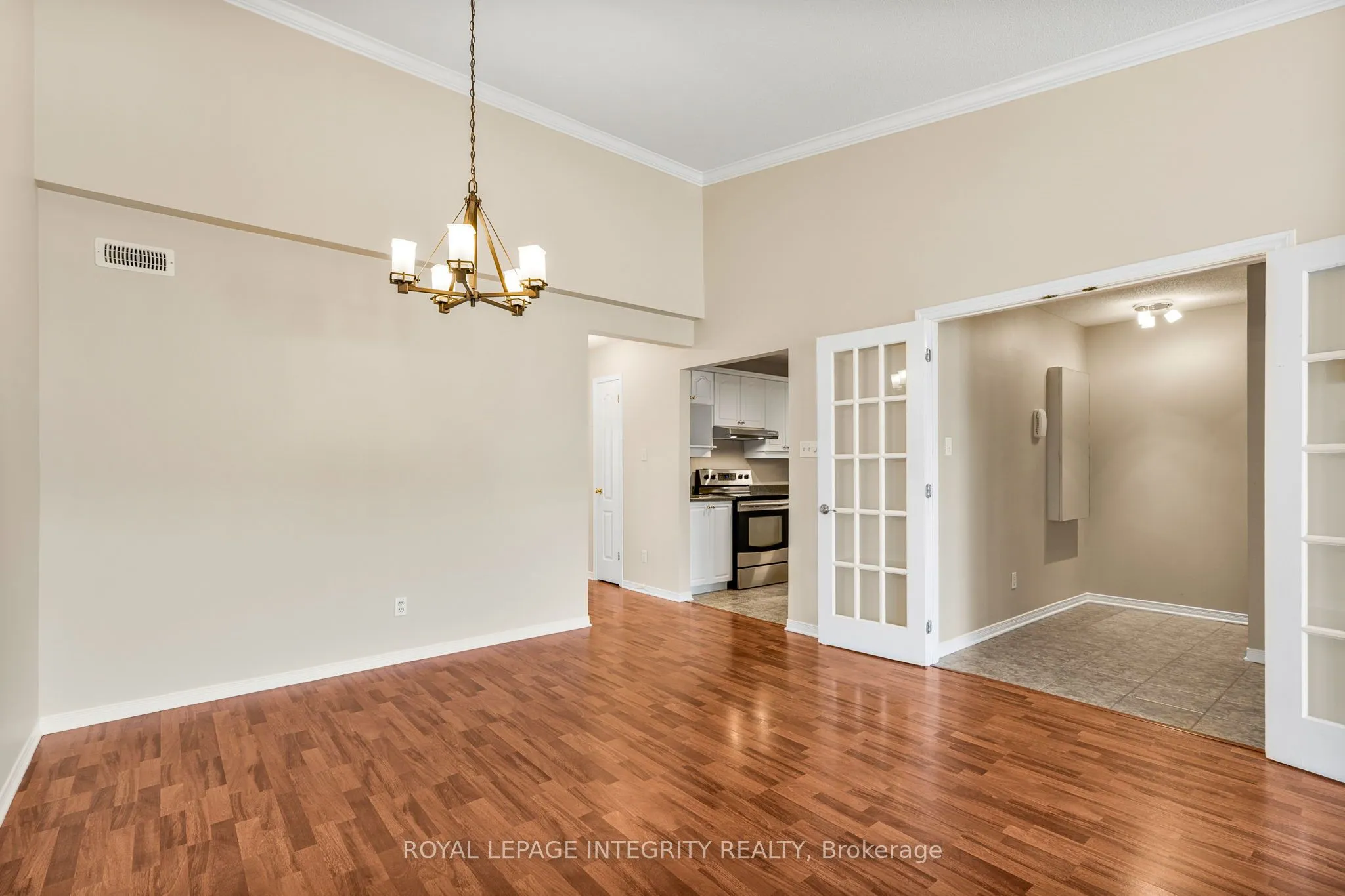 2923 Laurier Street, #403