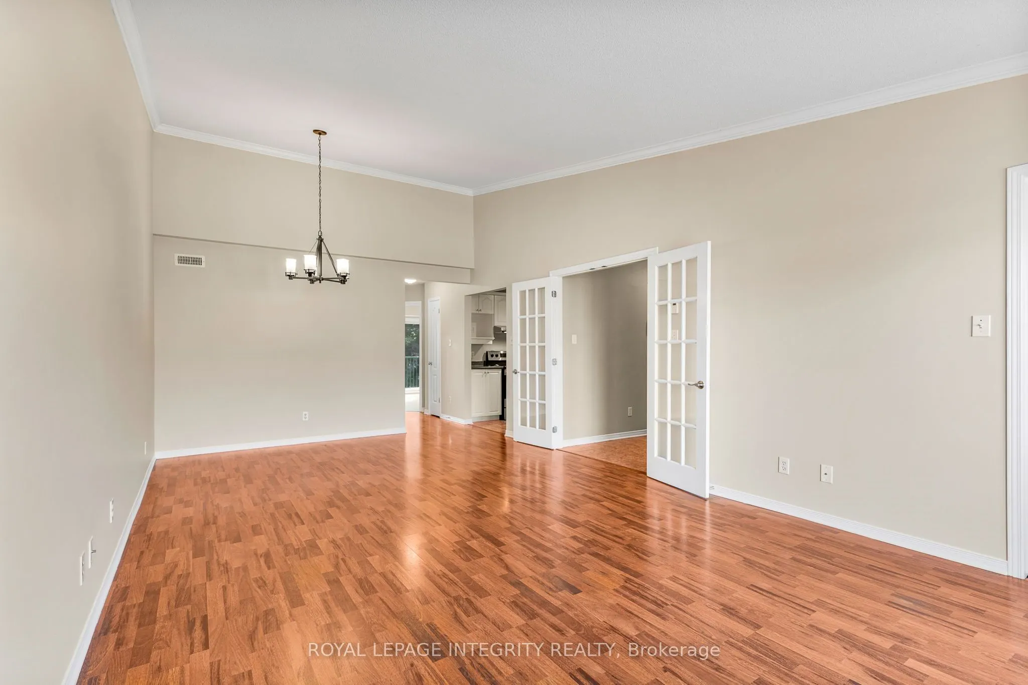2923 Laurier Street, #403