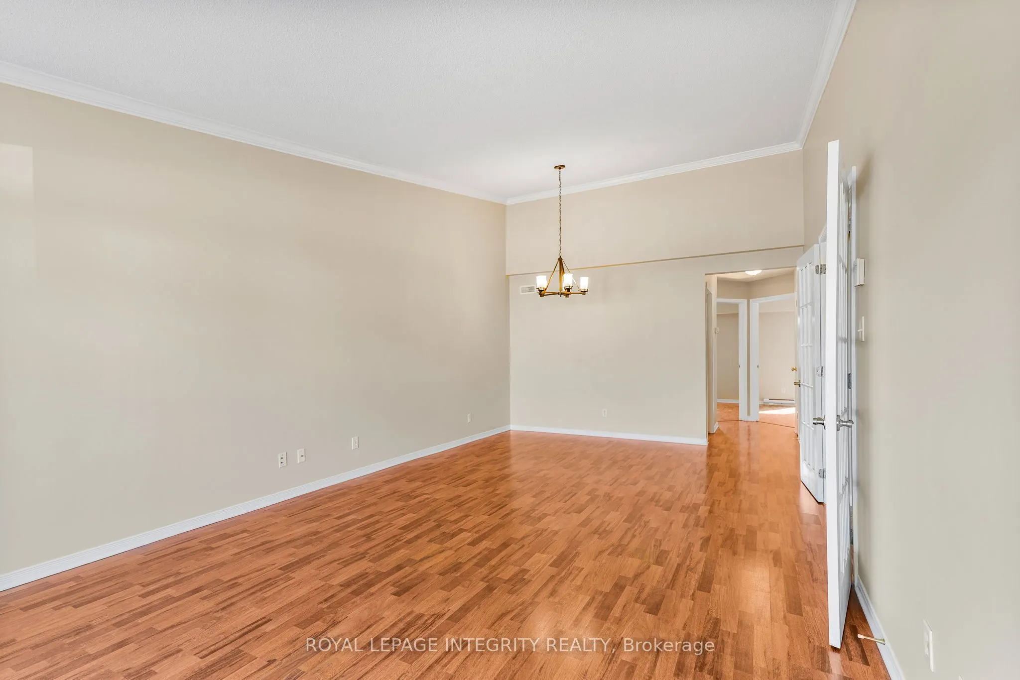 2923 Laurier Street, #403
