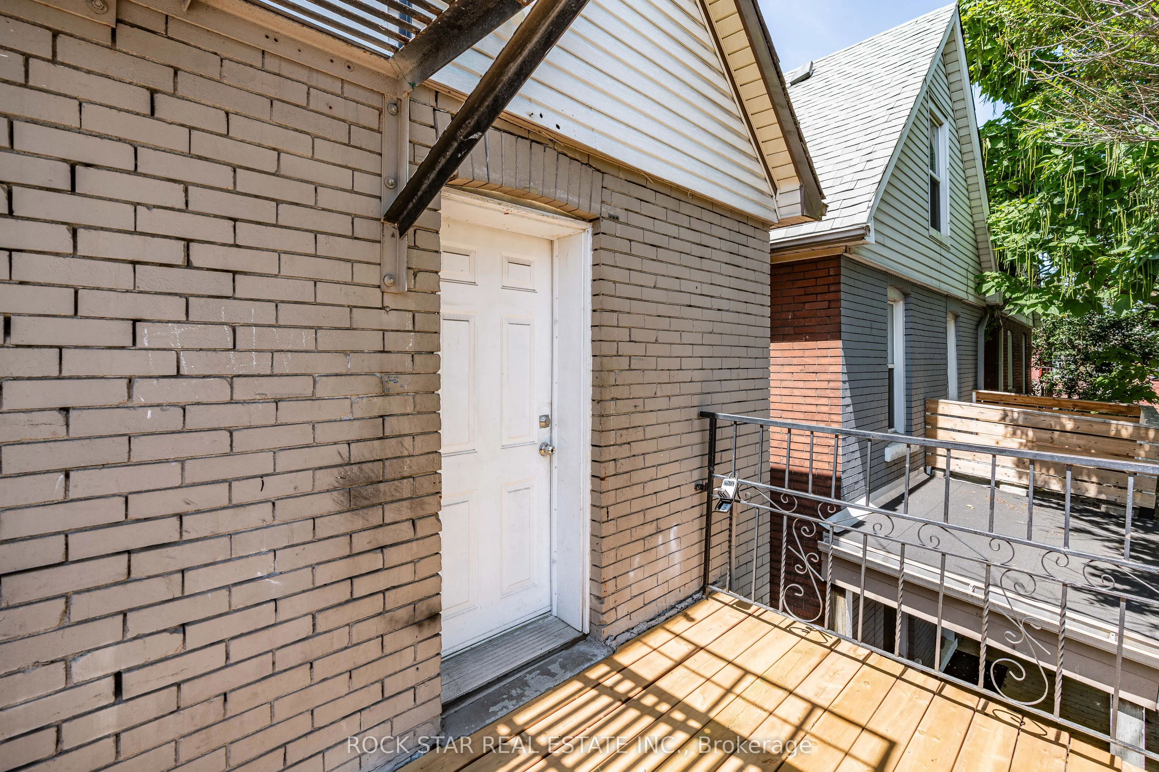 18 Barnesdale Avenue N