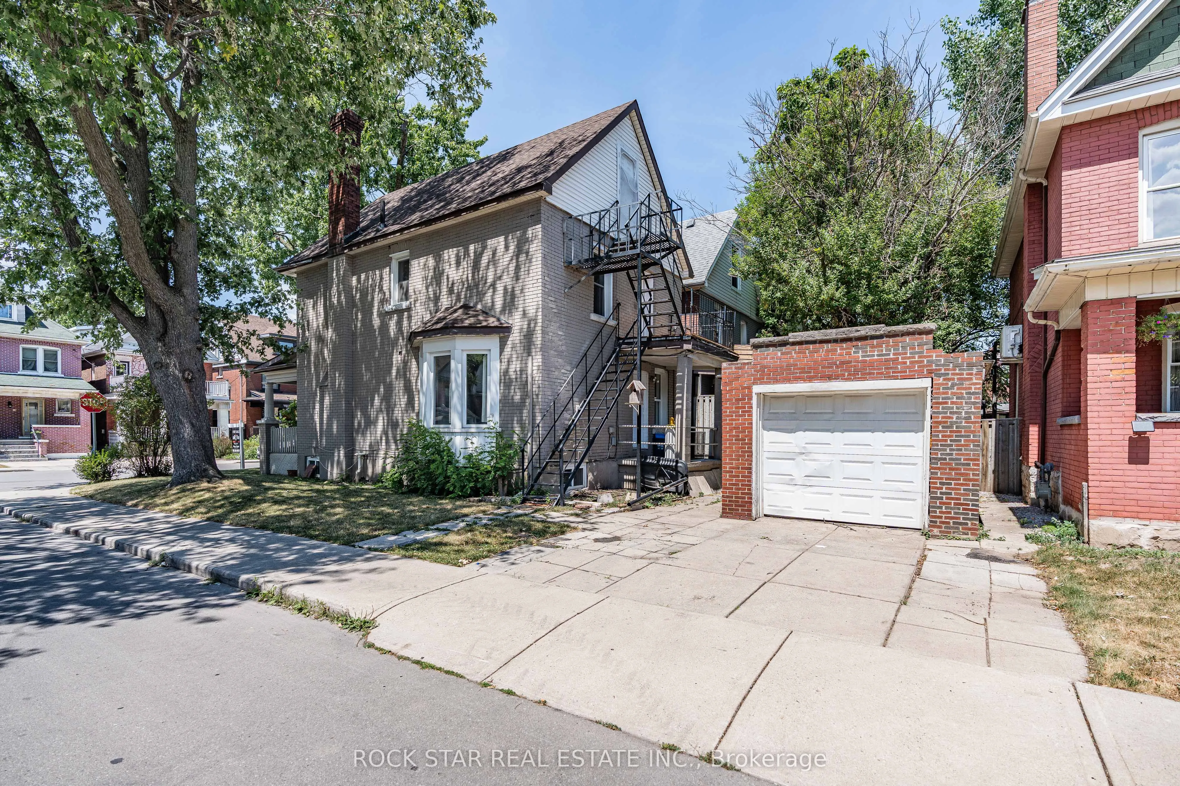 18 Barnesdale Avenue N