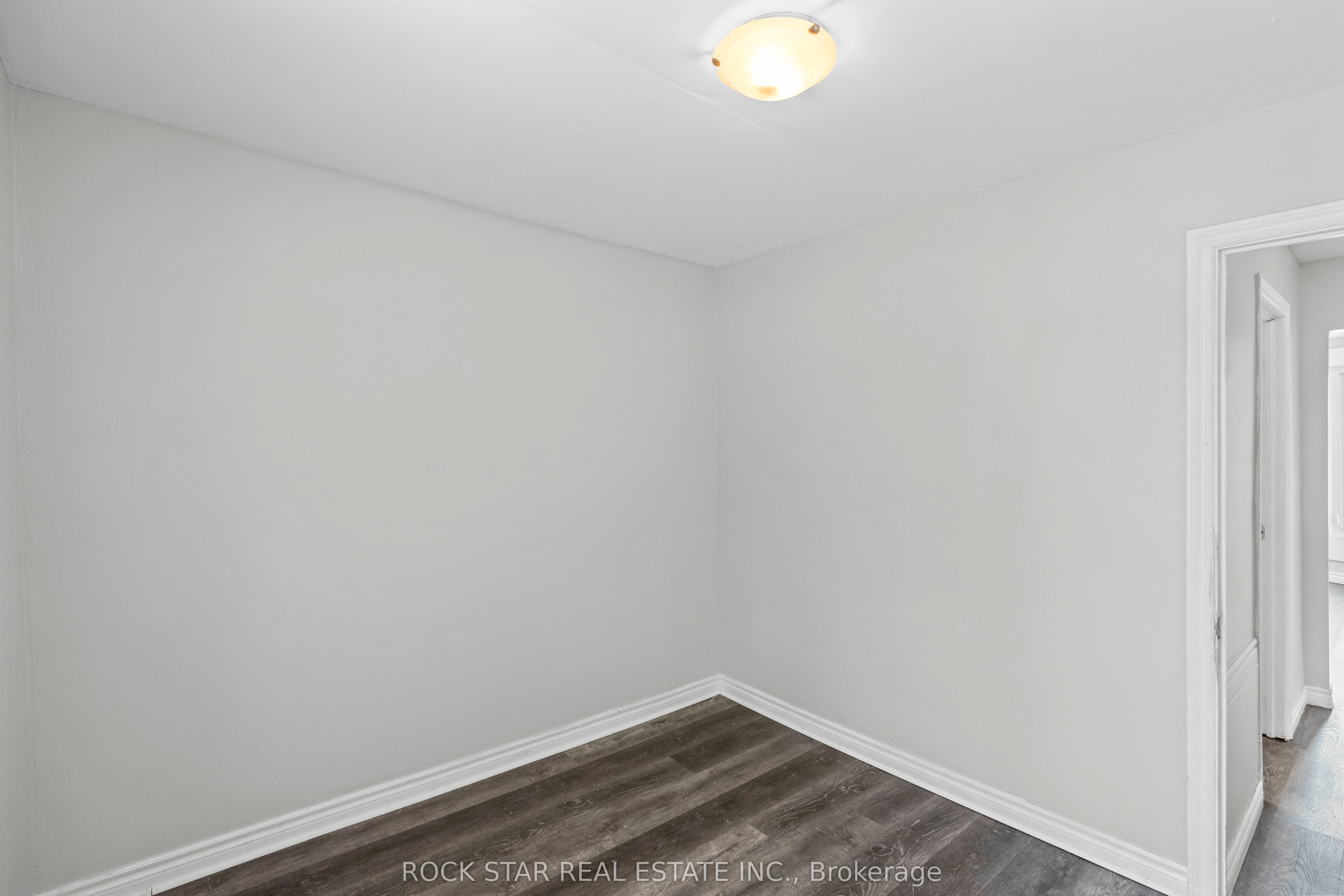 18 Barnesdale Avenue N