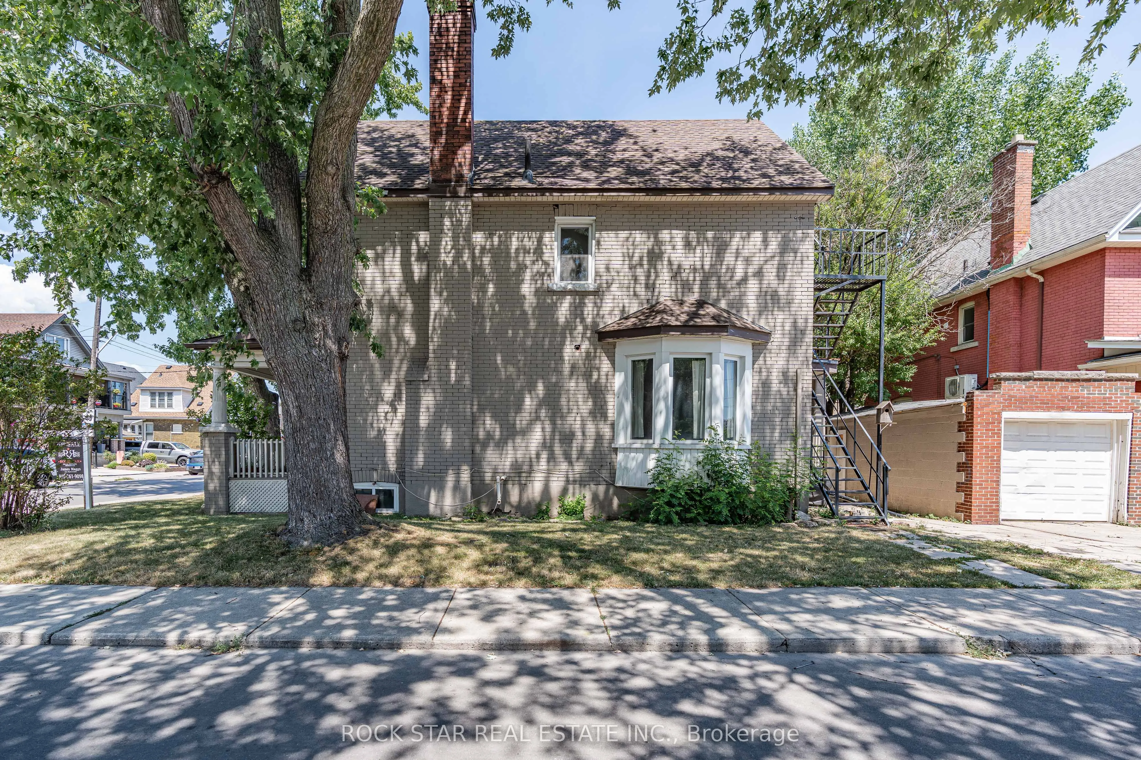 18 Barnesdale Avenue N