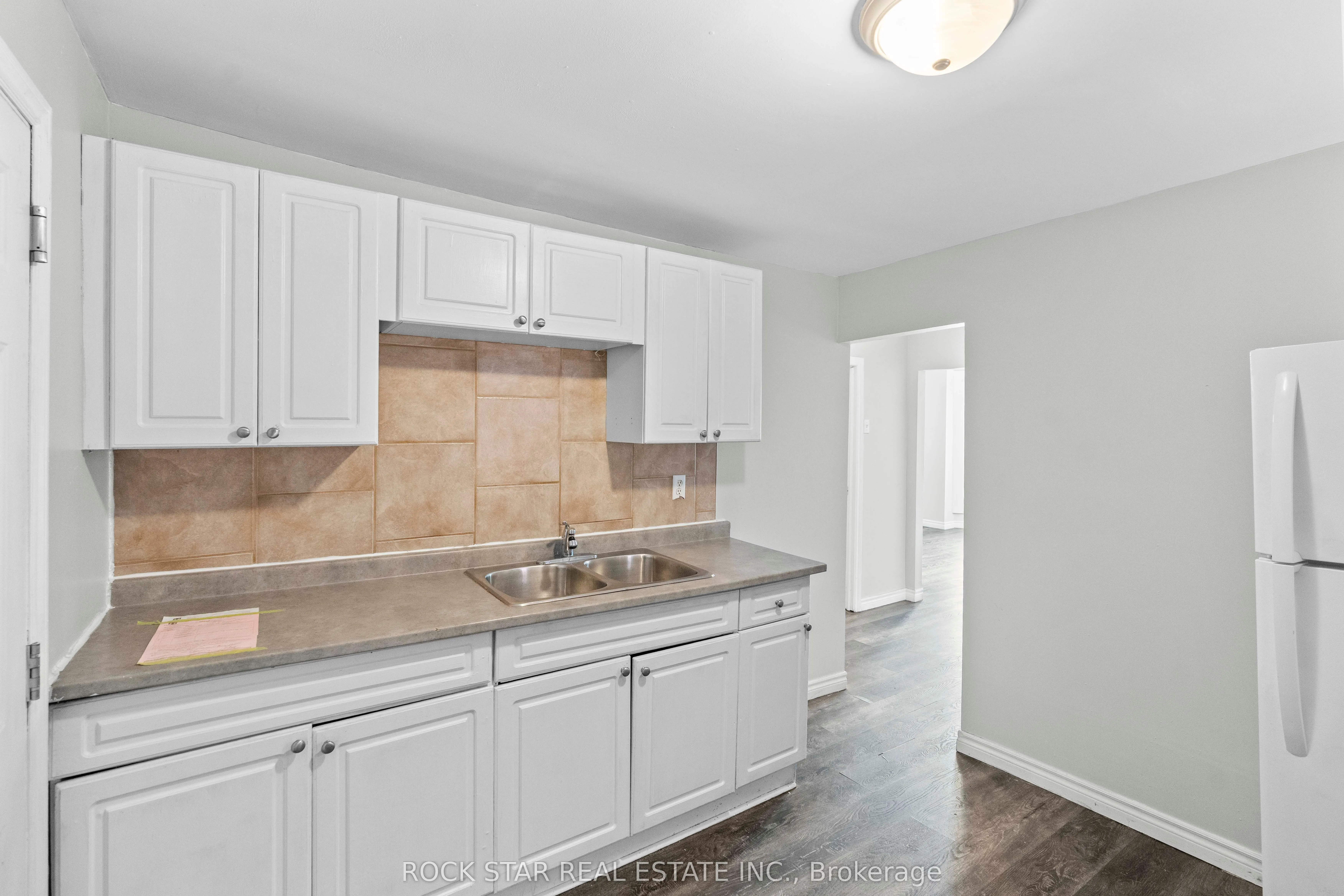 18 Barnesdale Avenue N