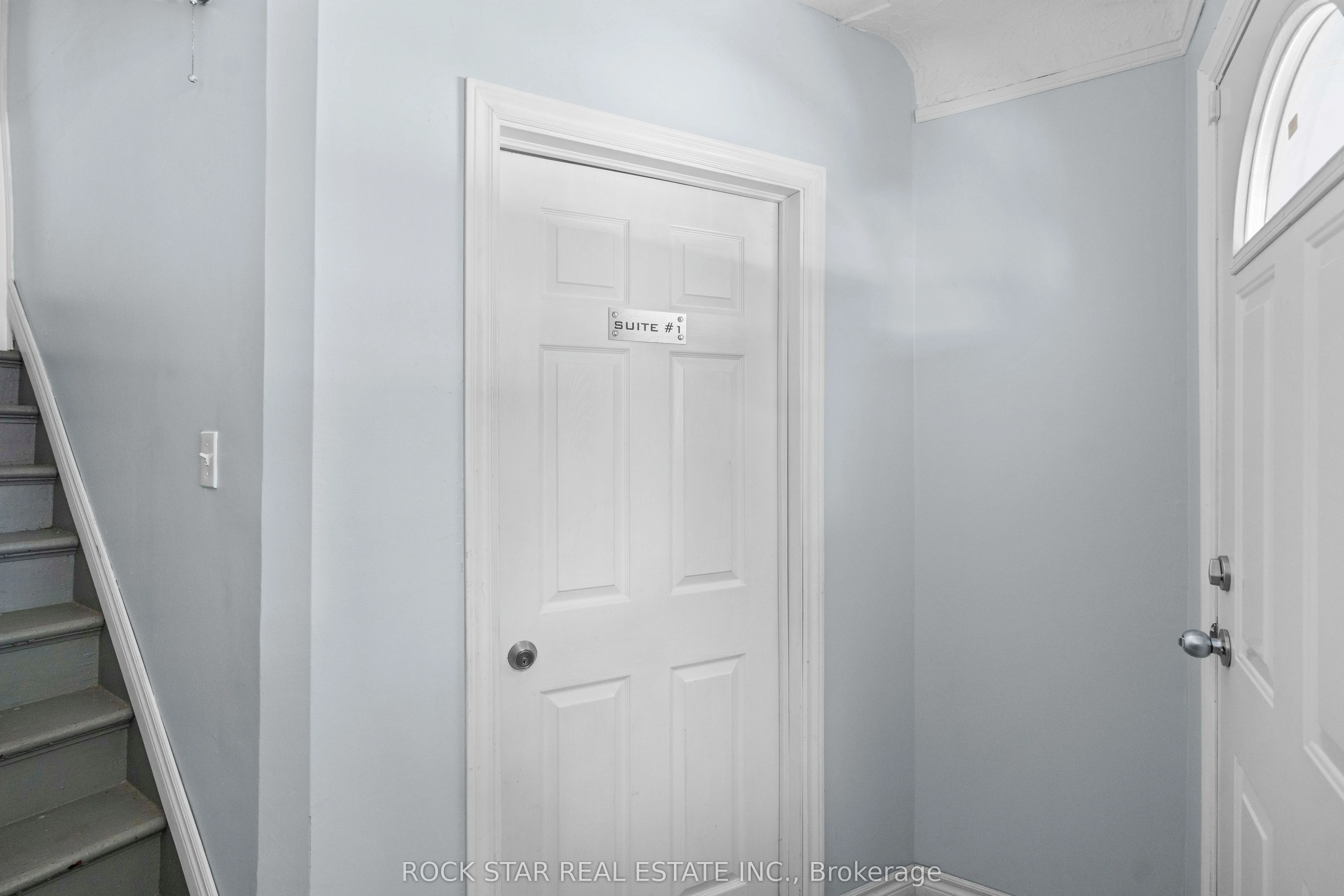 18 Barnesdale Avenue N