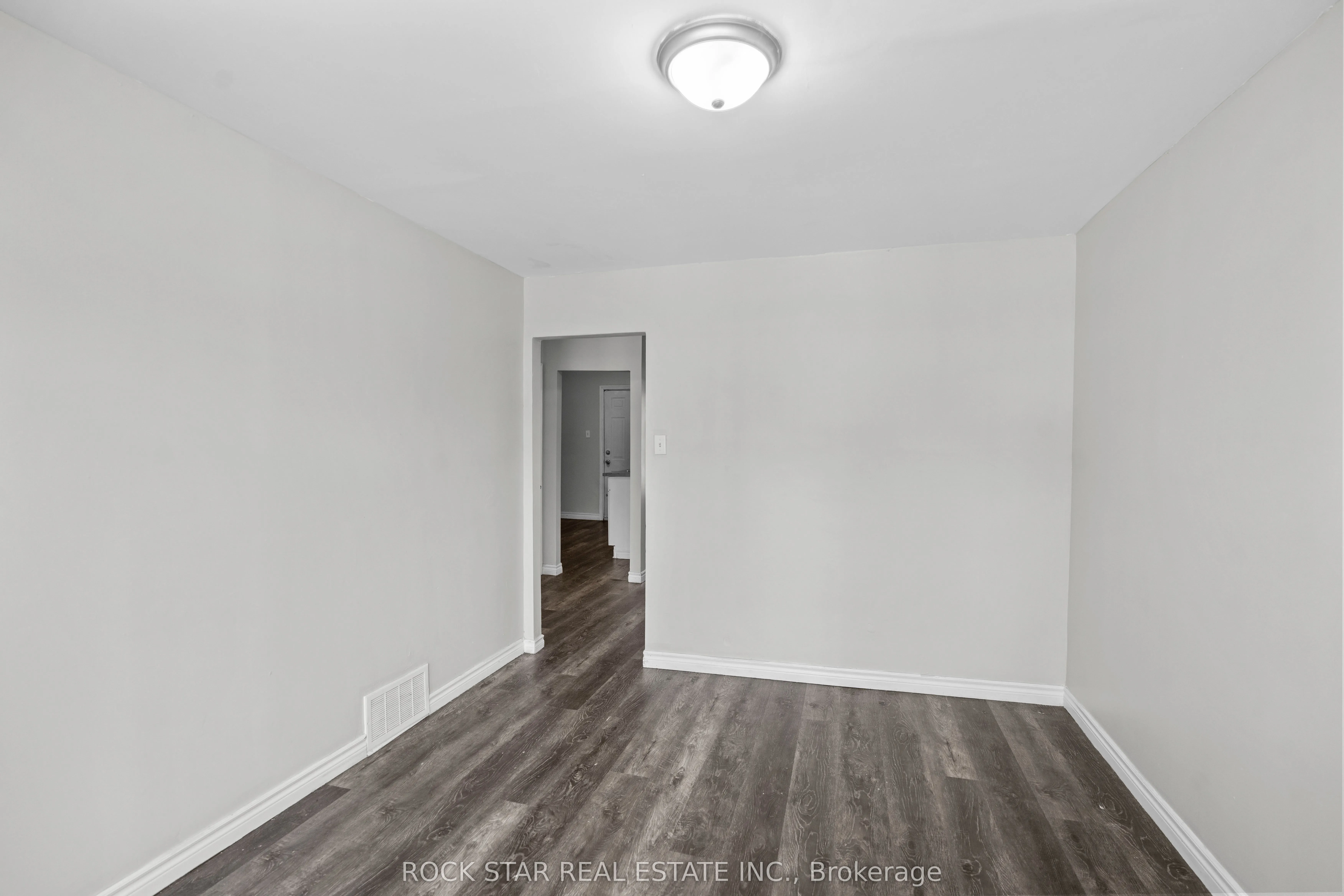 18 Barnesdale Avenue N