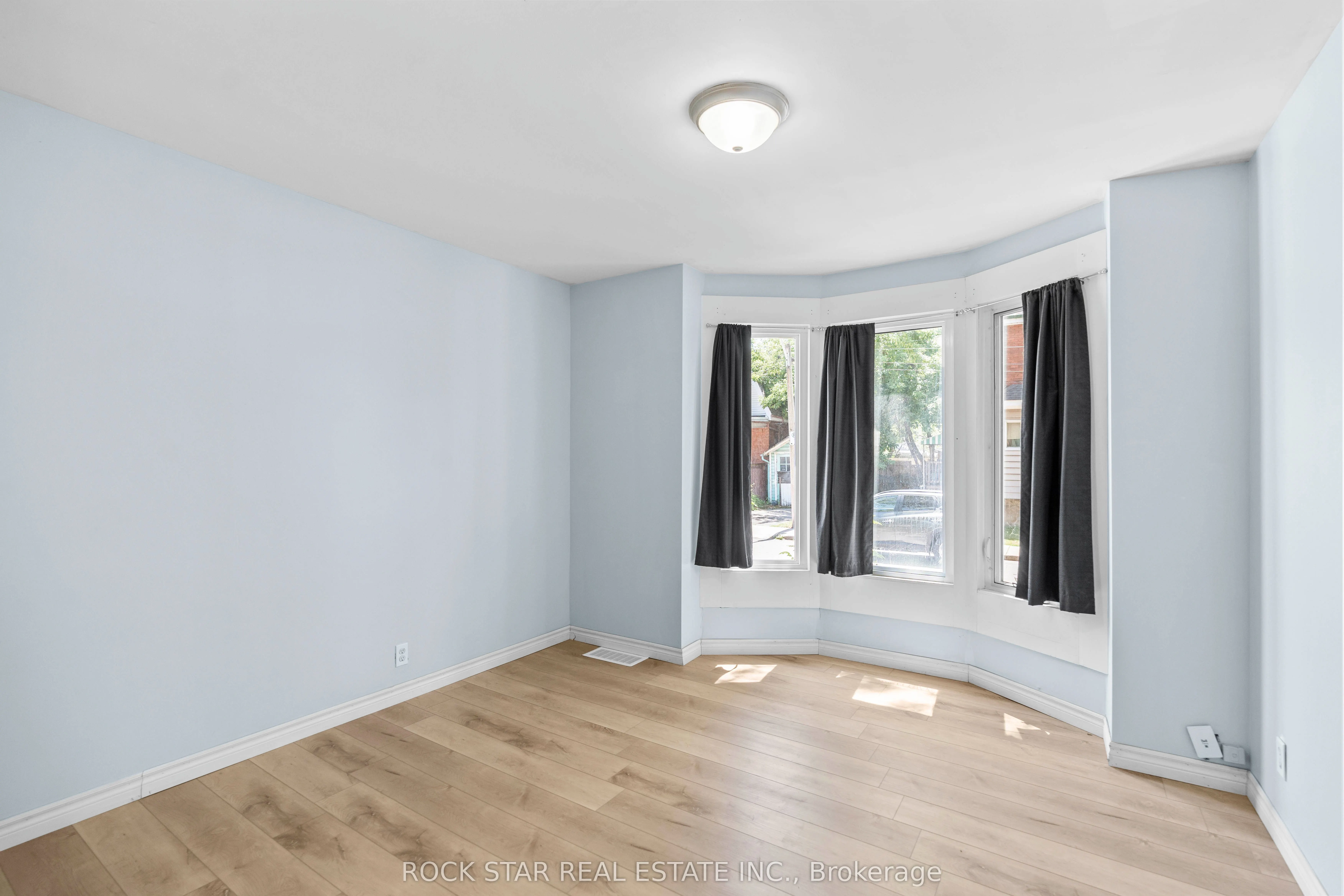 18 Barnesdale Avenue N