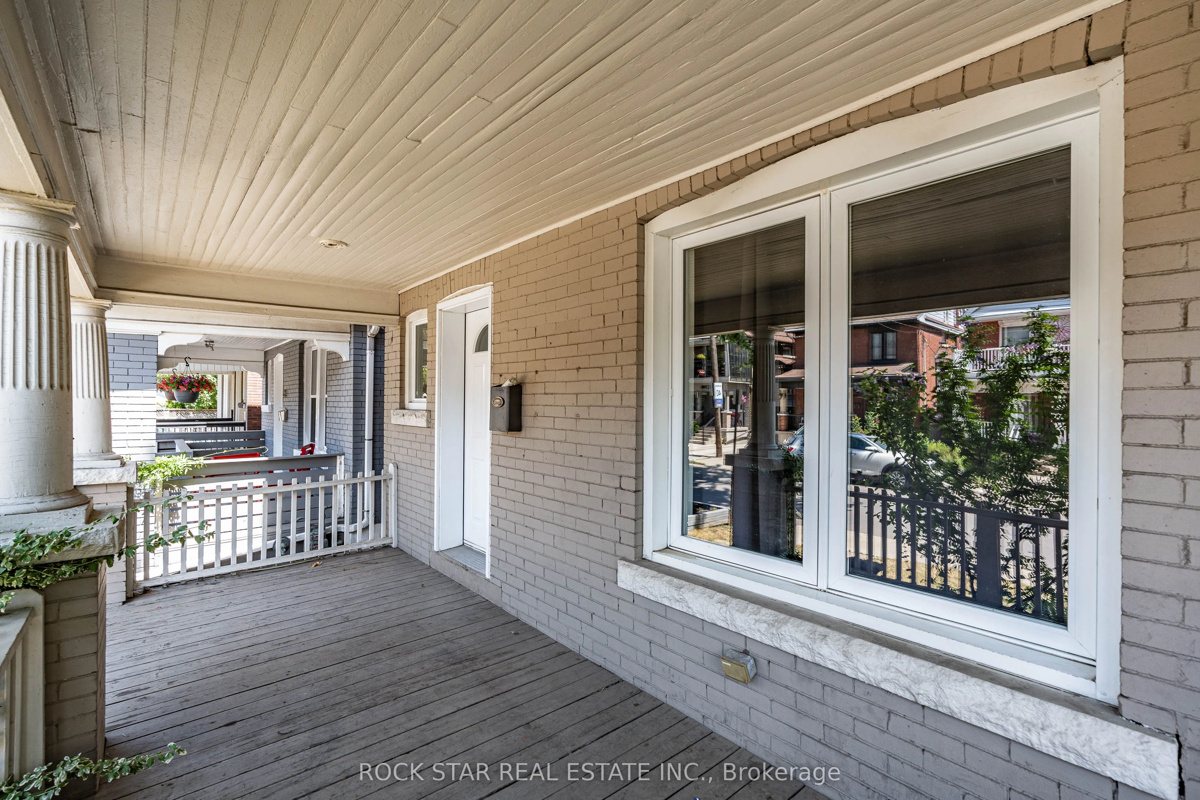 18 Barnesdale Avenue N