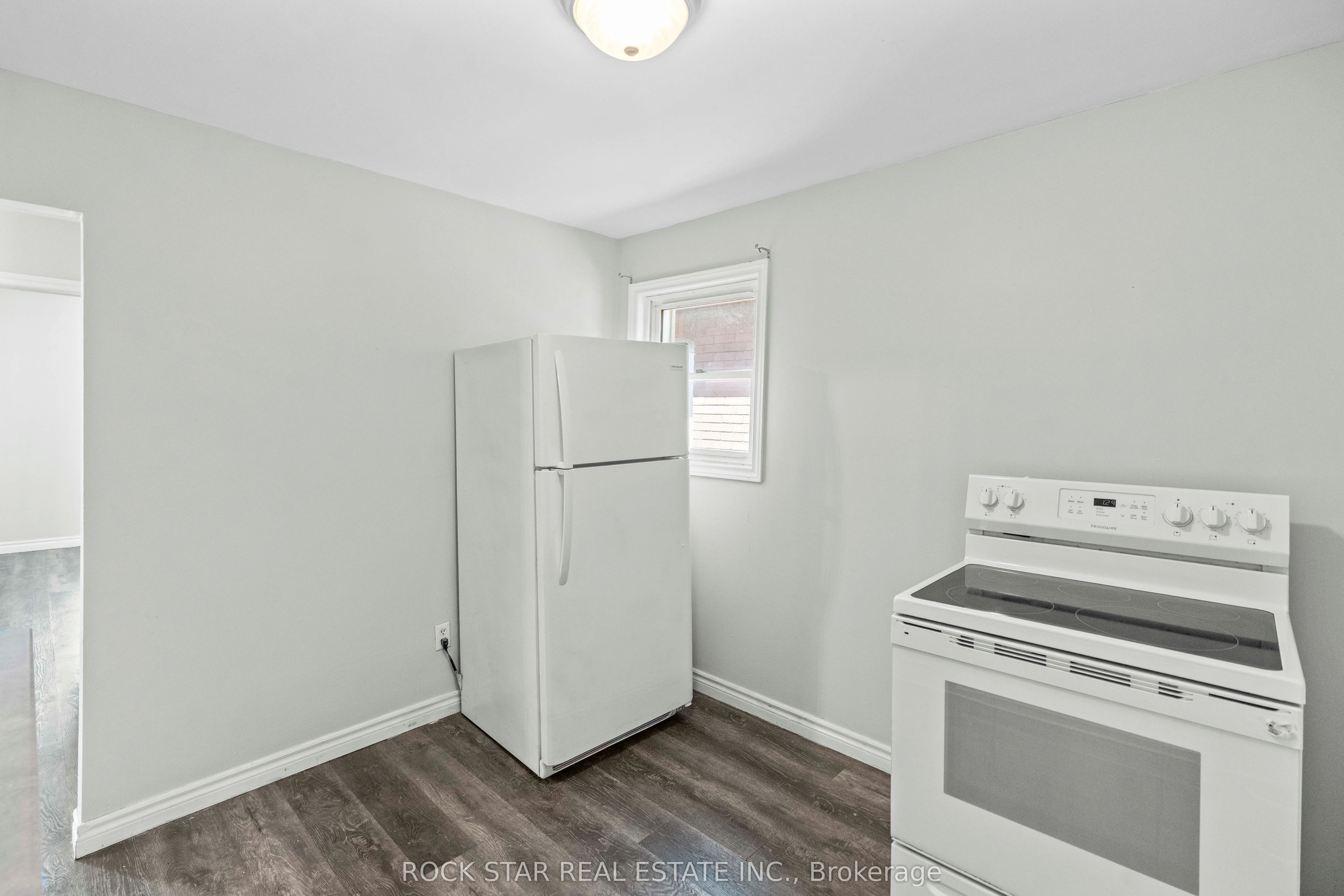 18 Barnesdale Avenue N