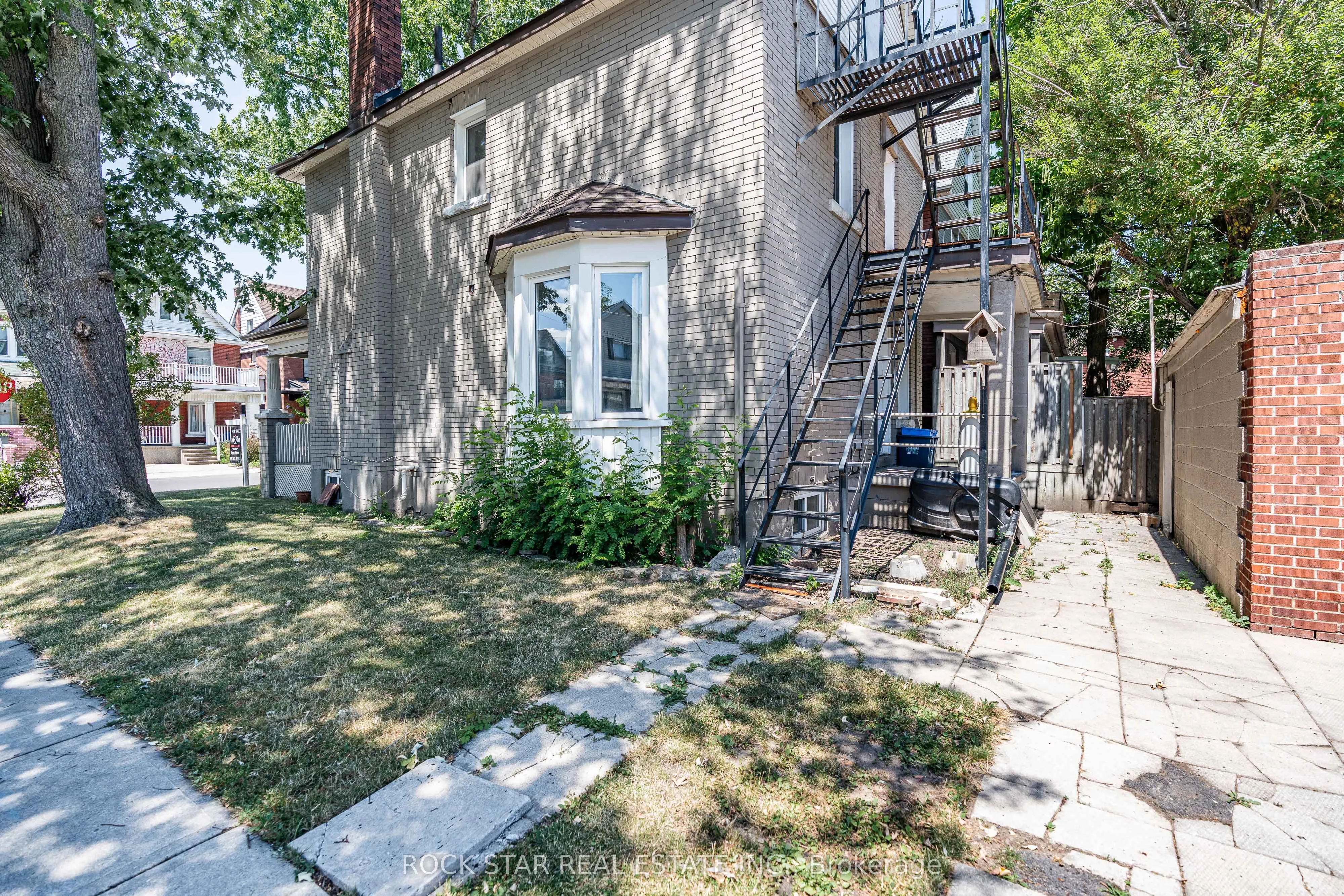 18 Barnesdale Avenue N