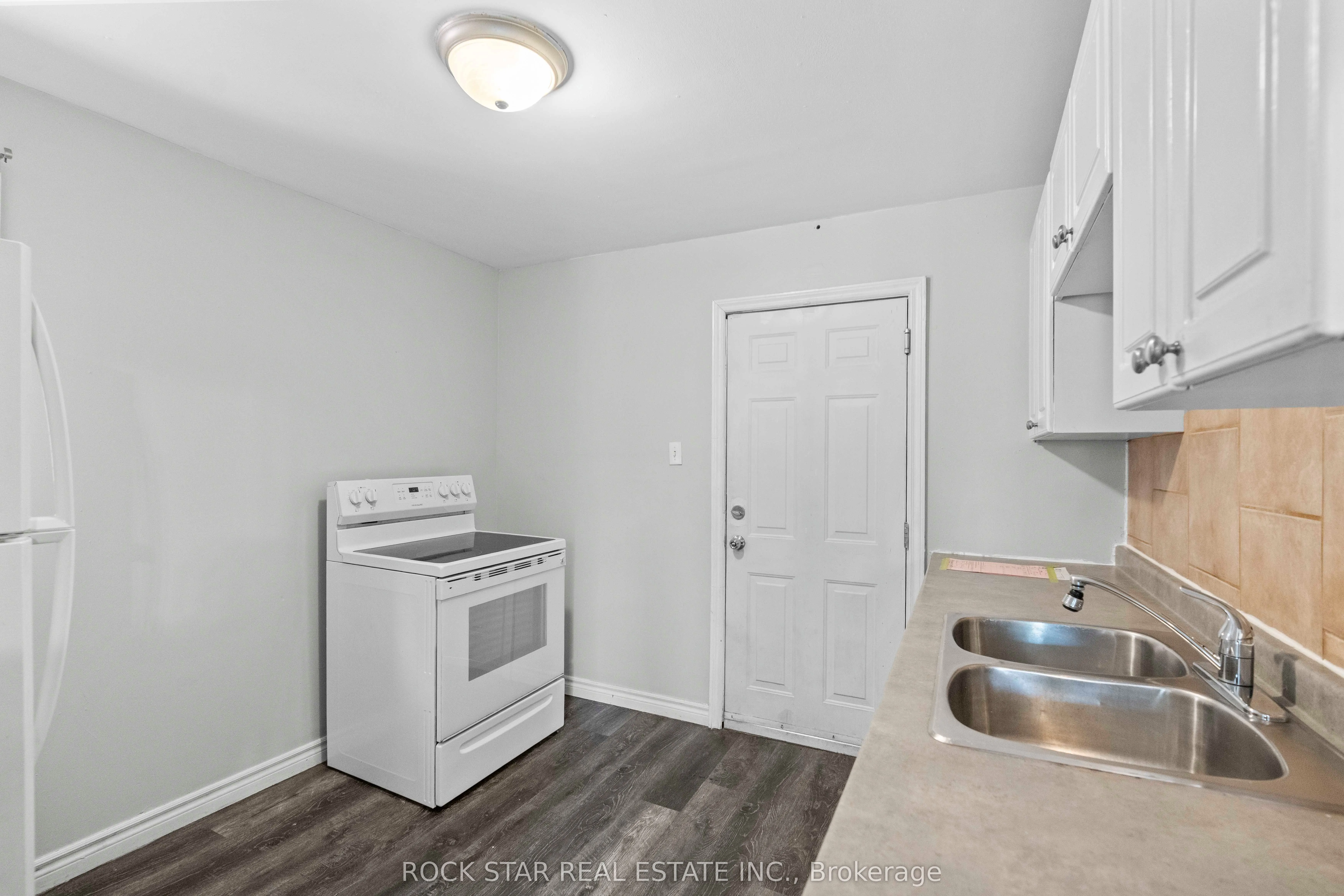 18 Barnesdale Avenue N