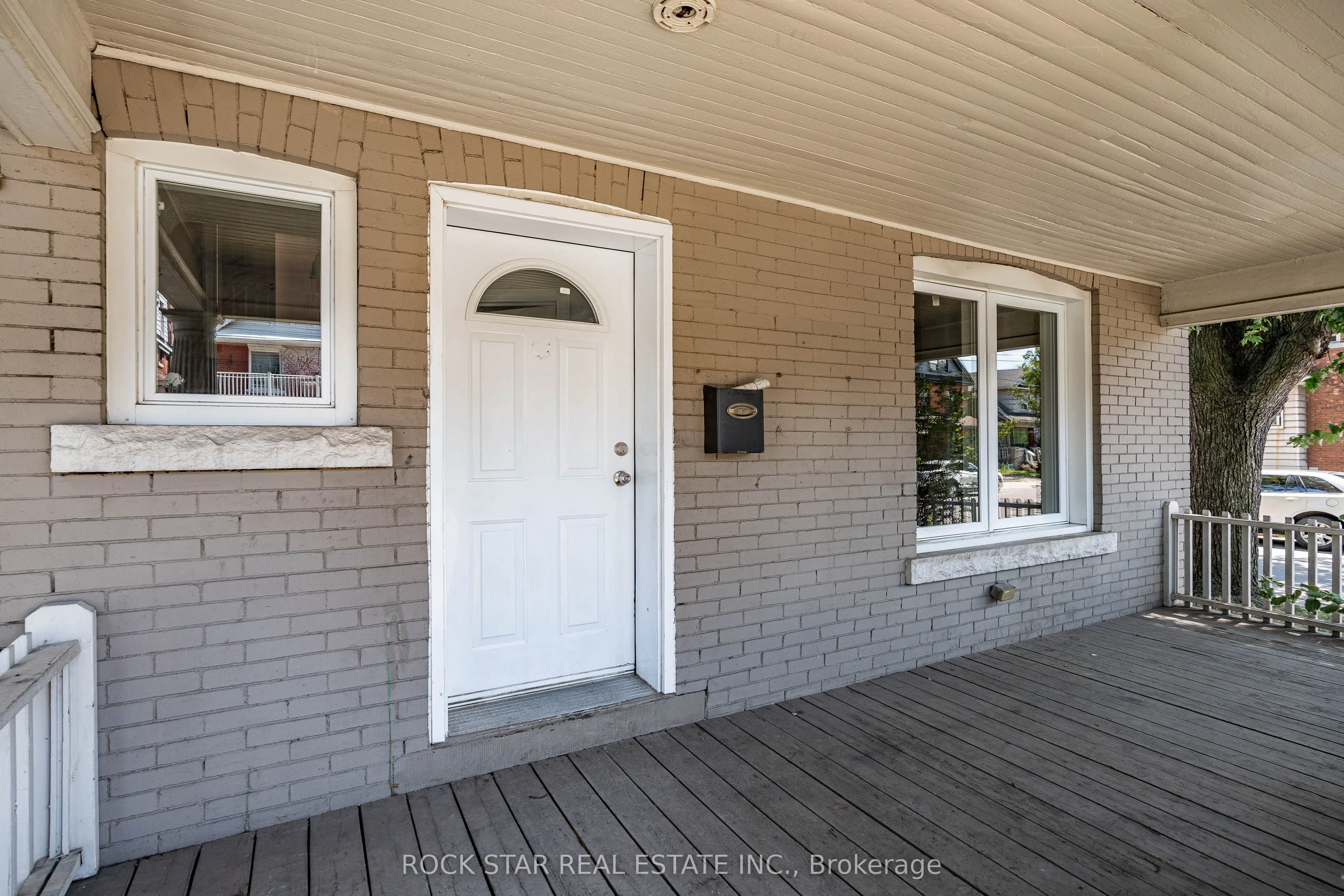 18 Barnesdale Avenue N