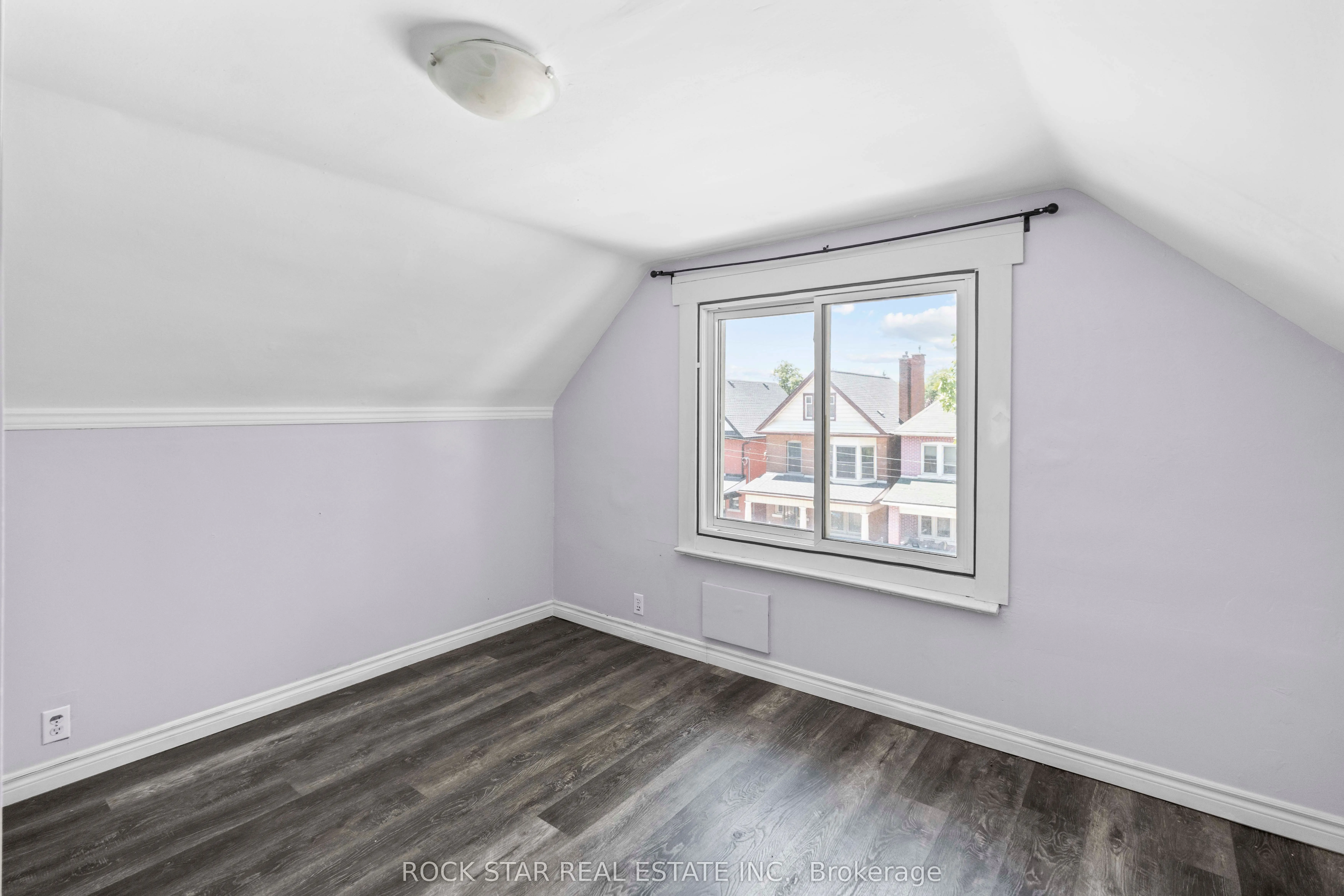 18 Barnesdale Avenue N