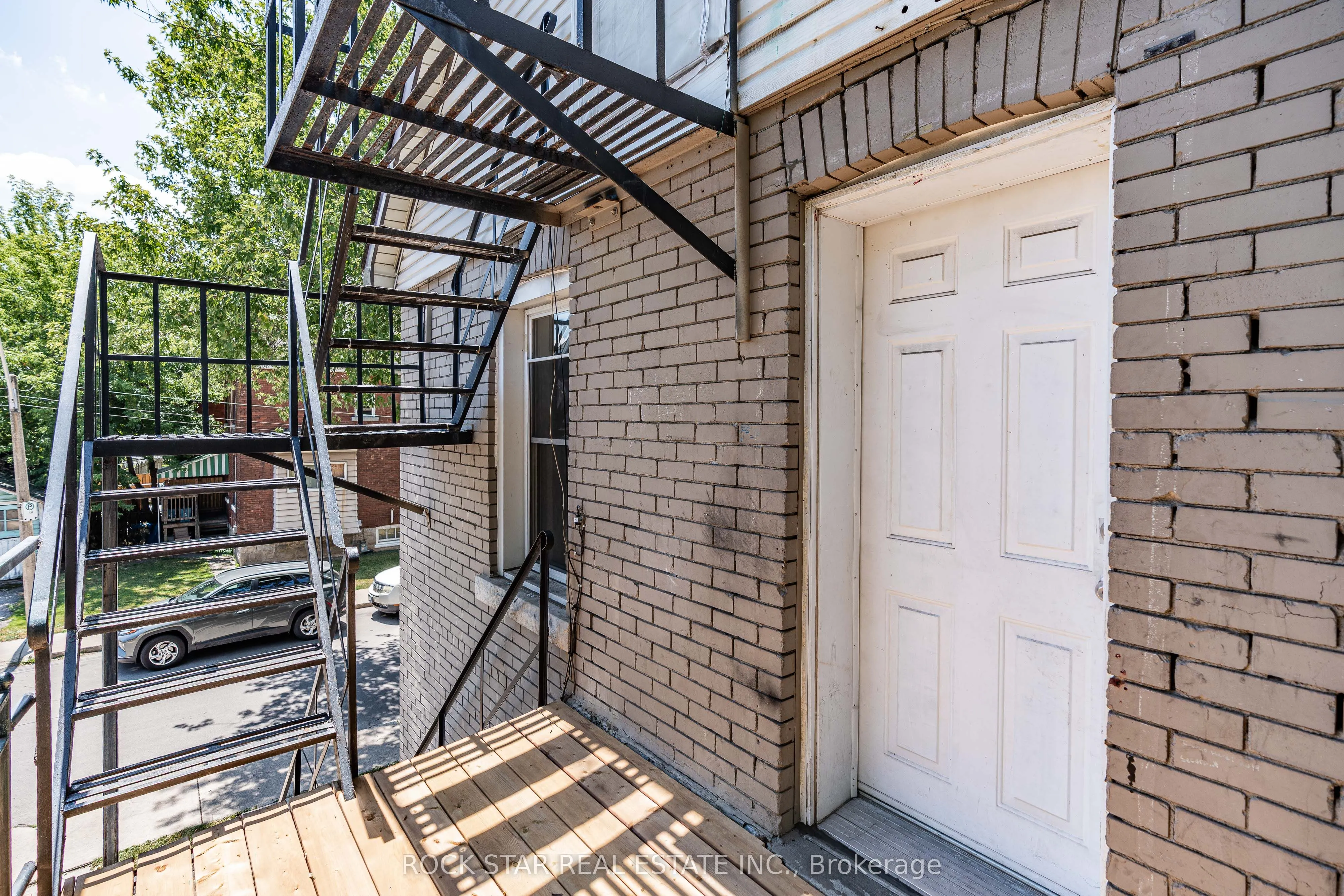 18 Barnesdale Avenue N