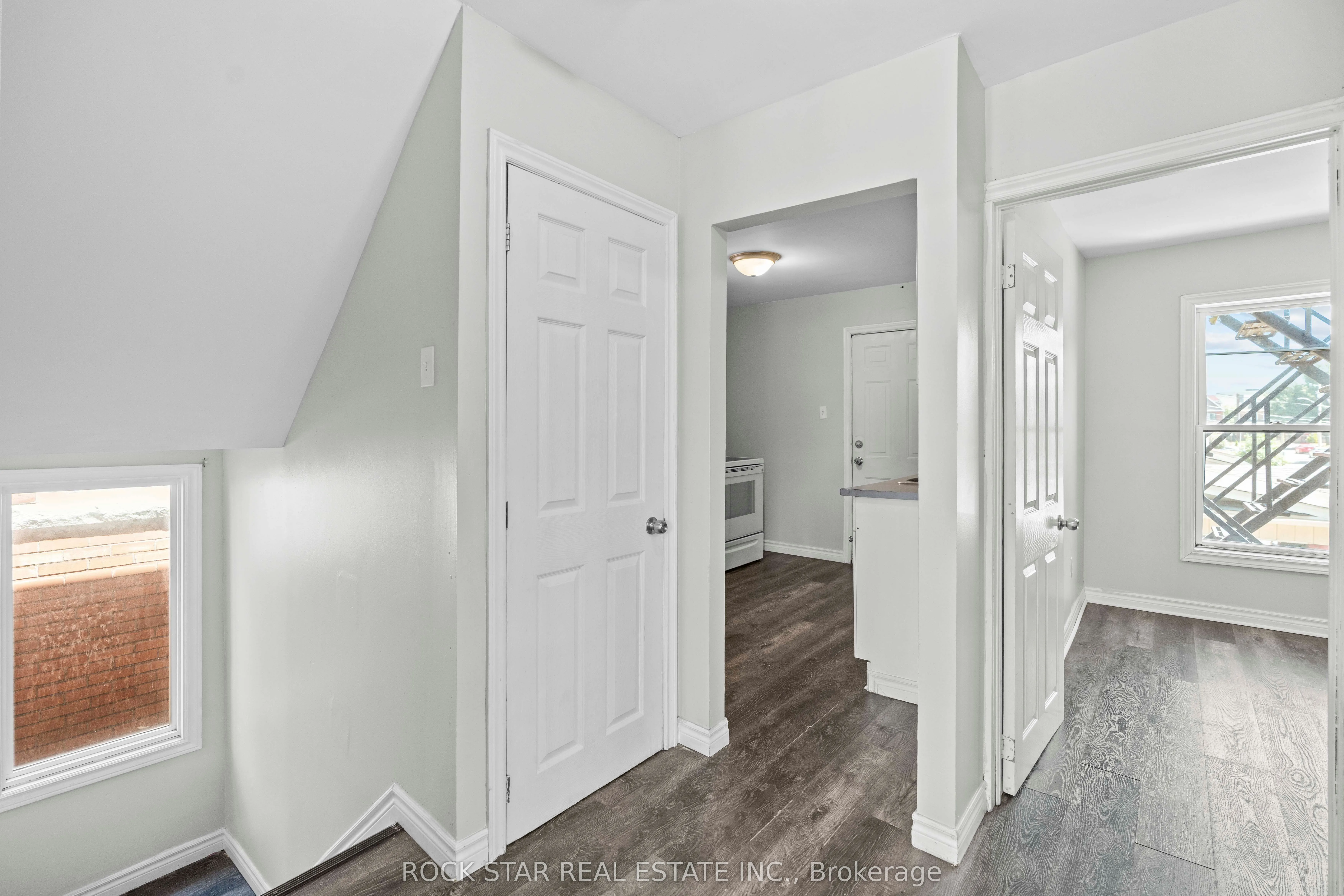 18 Barnesdale Avenue N
