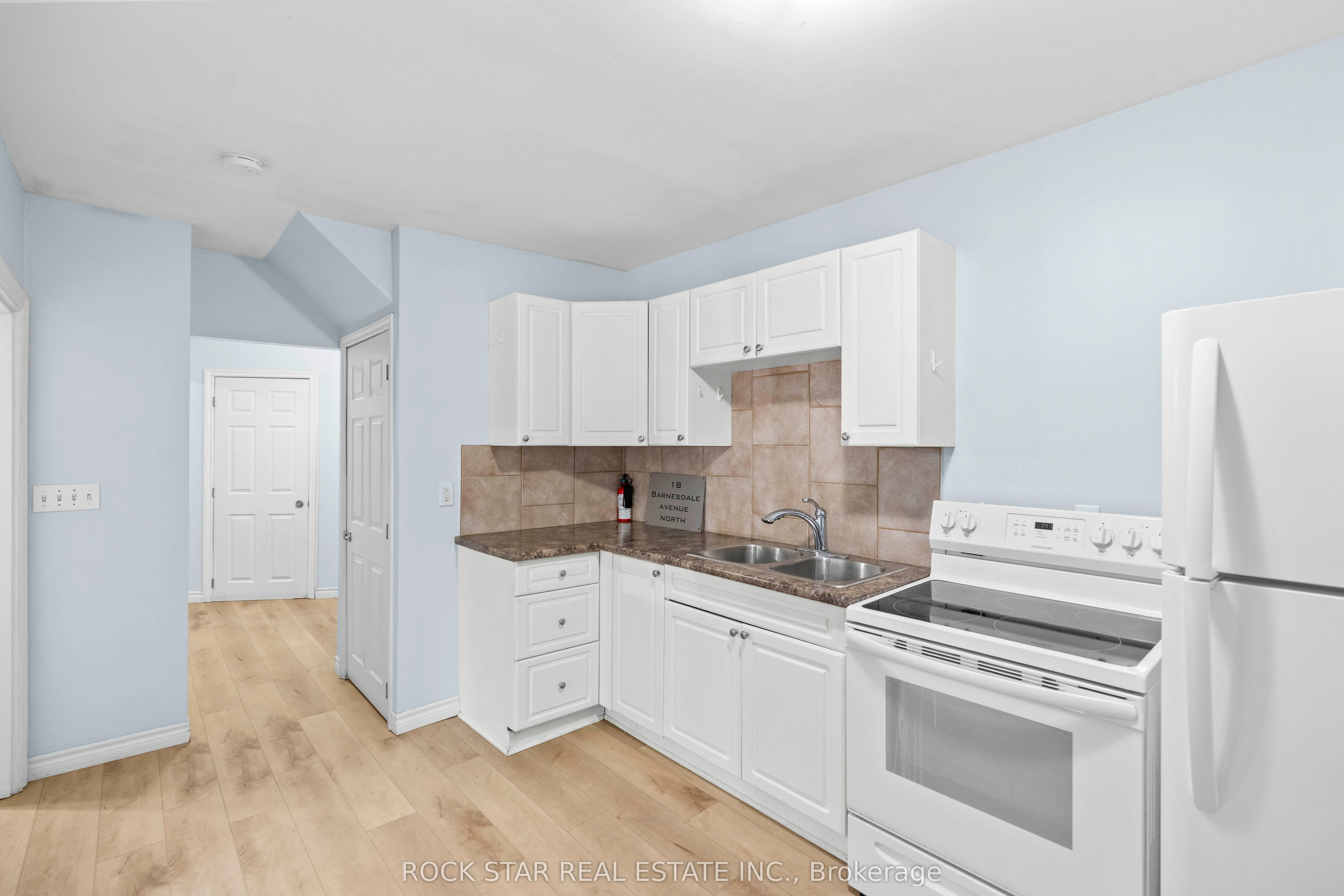 18 Barnesdale Avenue N